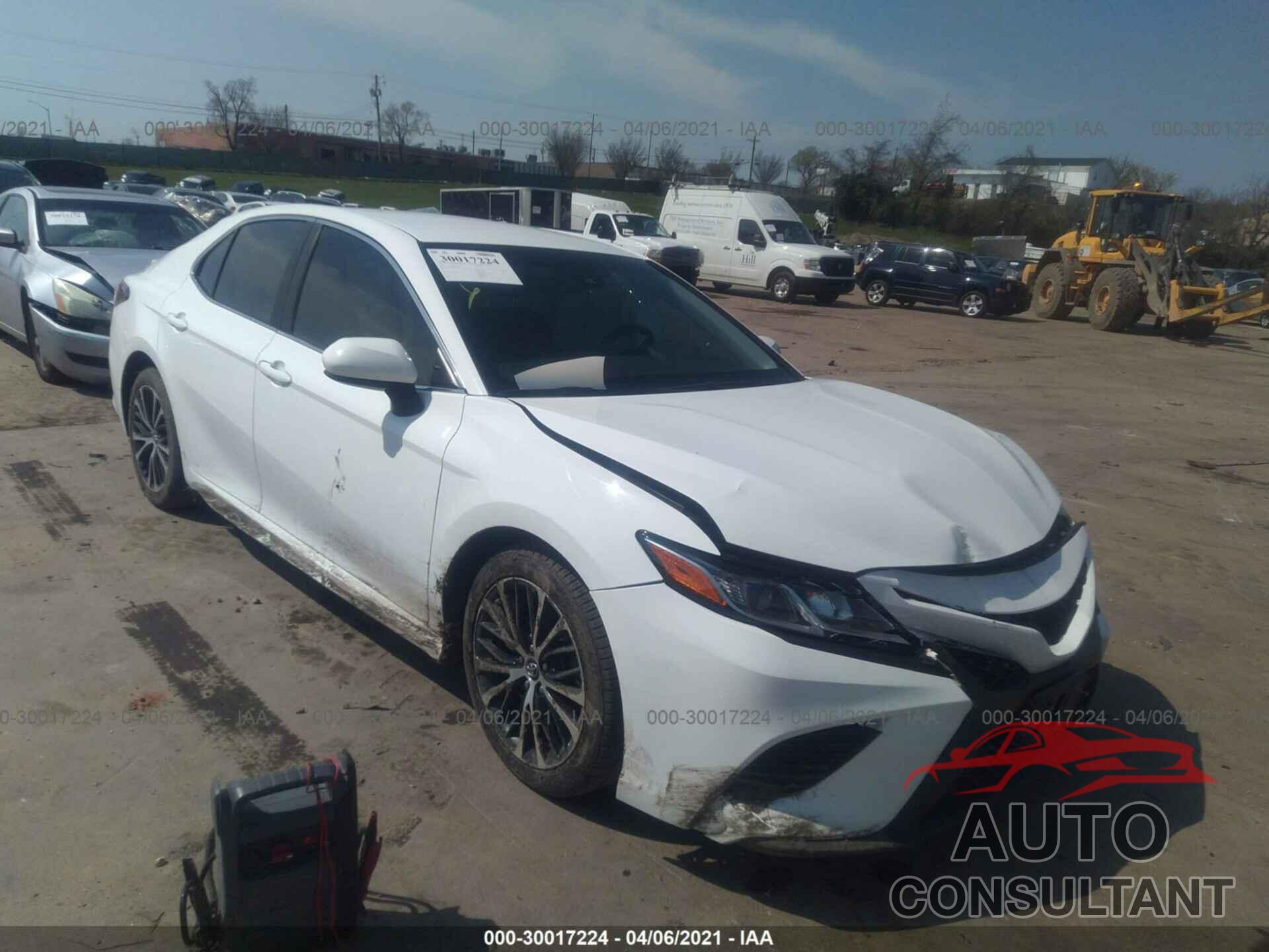 TOYOTA CAMRY 2018 - 4T1B11HK6JU628491