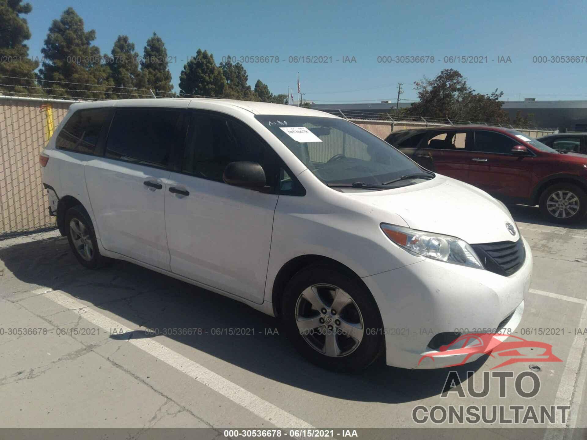 TOYOTA SIENNA 2016 - 5TDZK3DC9GS709864