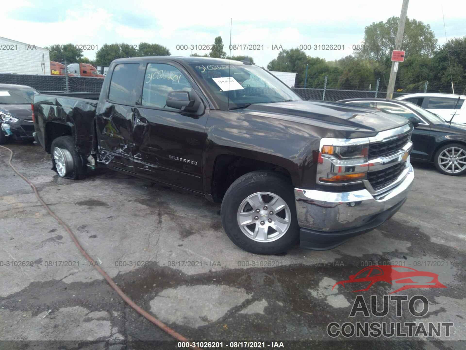 CHEVROLET SILVERADO 1500 2018 - 1GCRCREC5JZ157333
