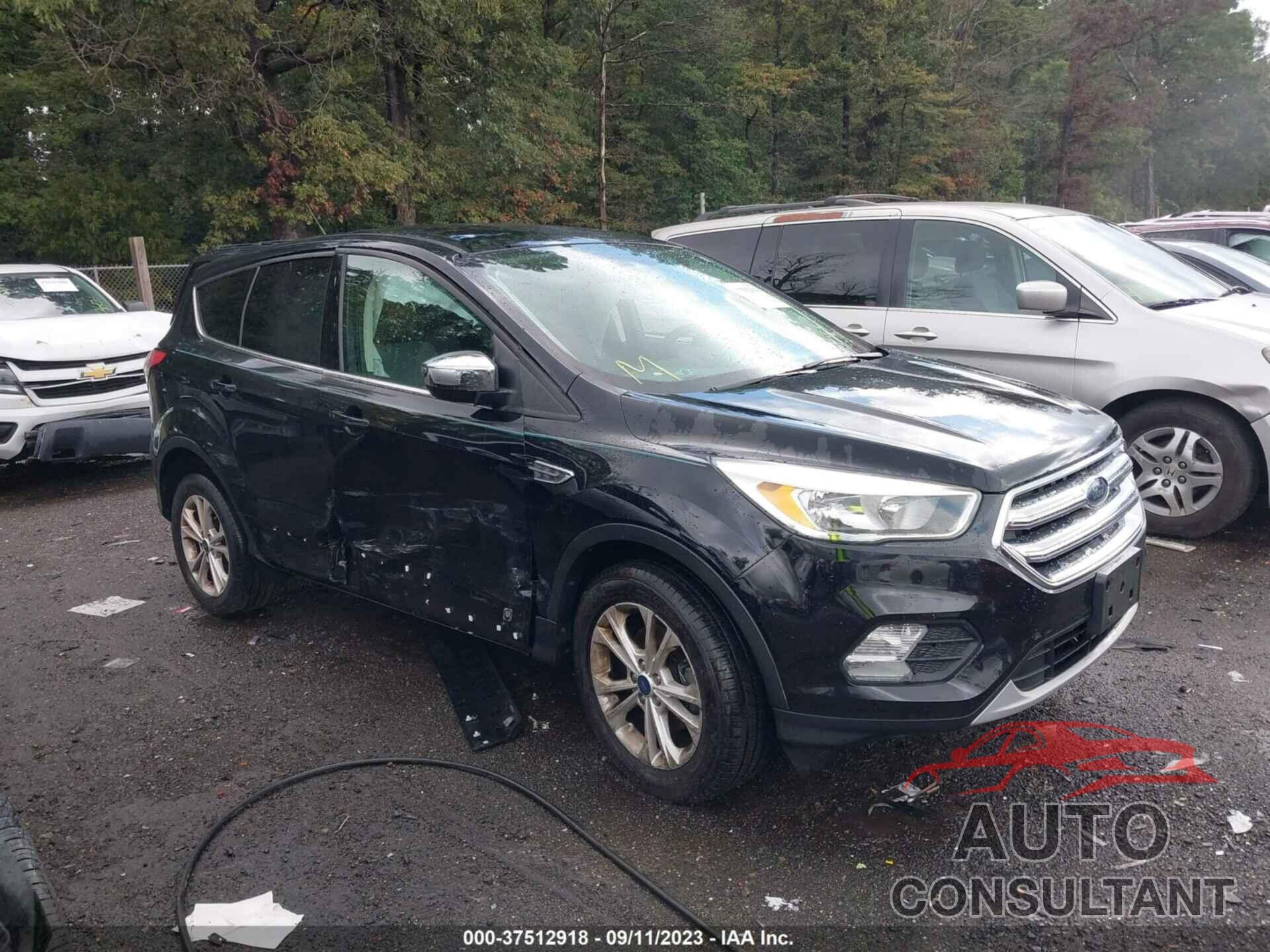 FORD ESCAPE 2017 - 1FMCU0GD5HUE03658