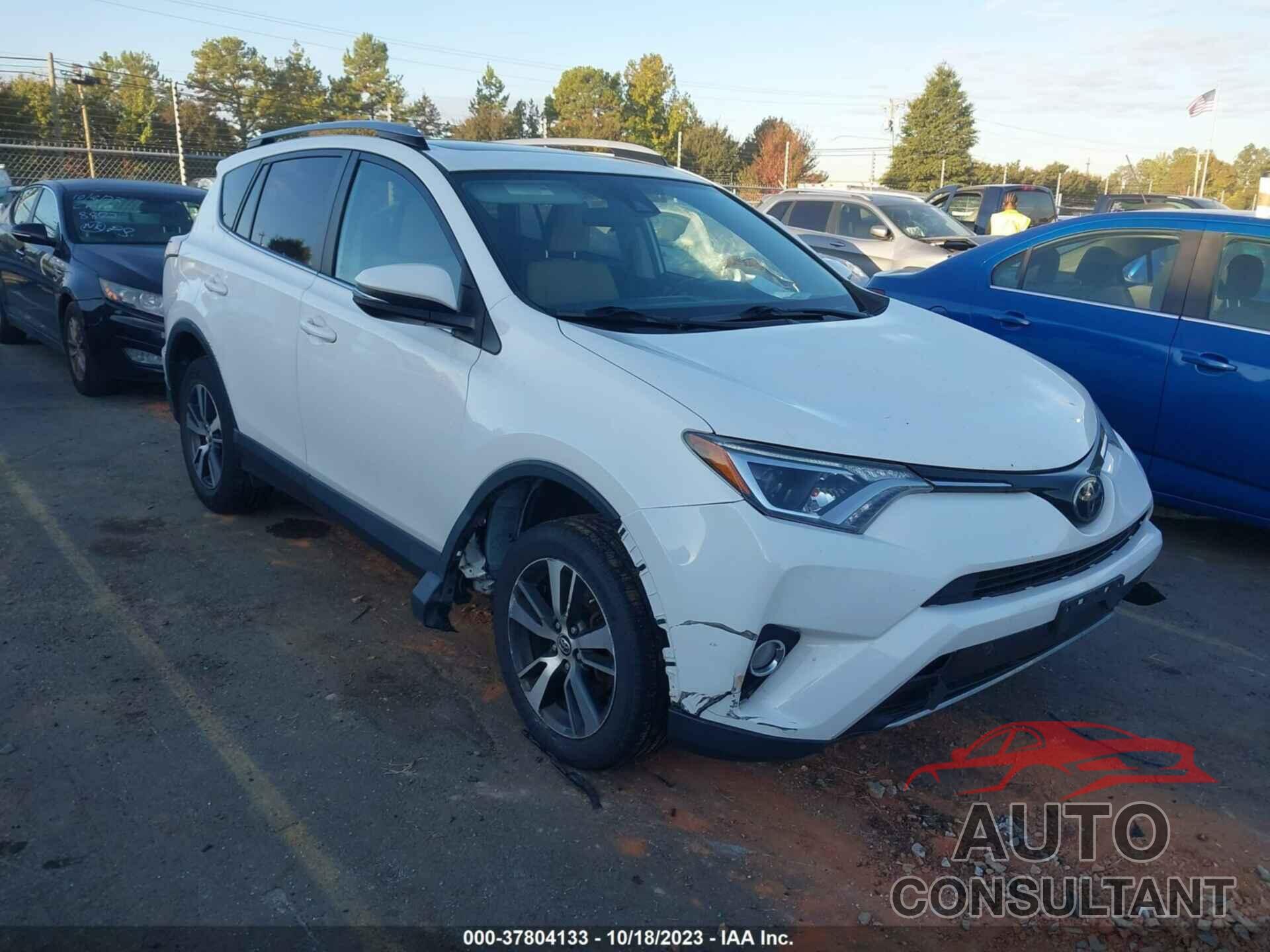 TOYOTA RAV4 2017 - JTMRFREV5HJ165613