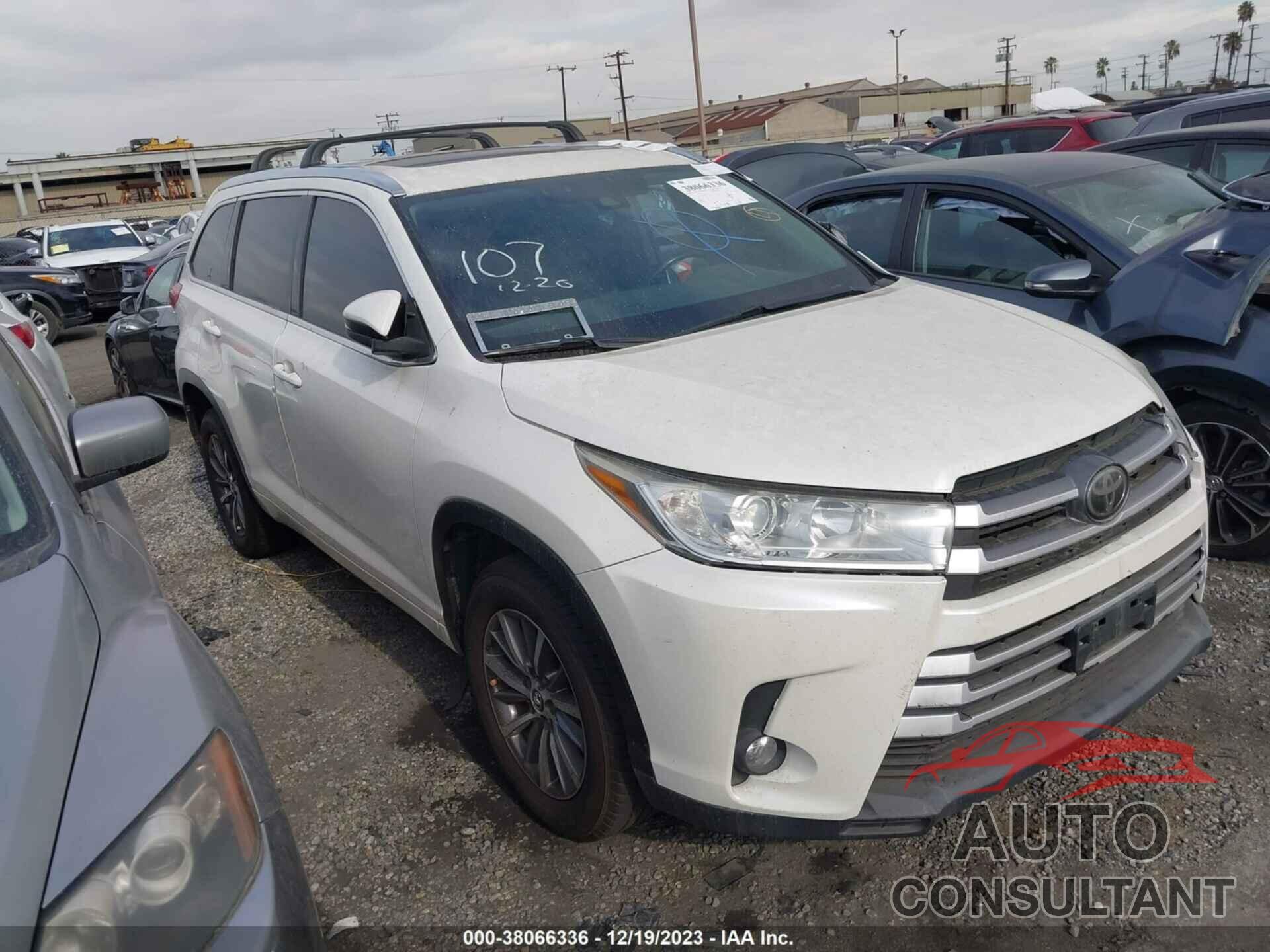 TOYOTA HIGHLANDER 2018 - 5TDKZRFH2JS538066