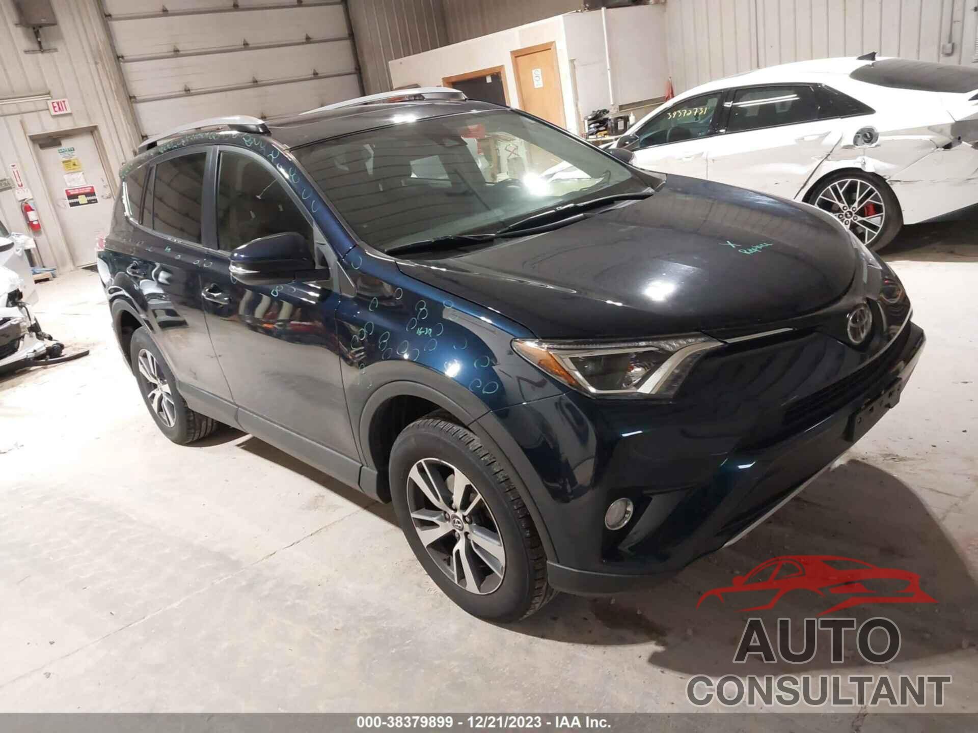 TOYOTA RAV4 2017 - JTMRFREVXHD202766