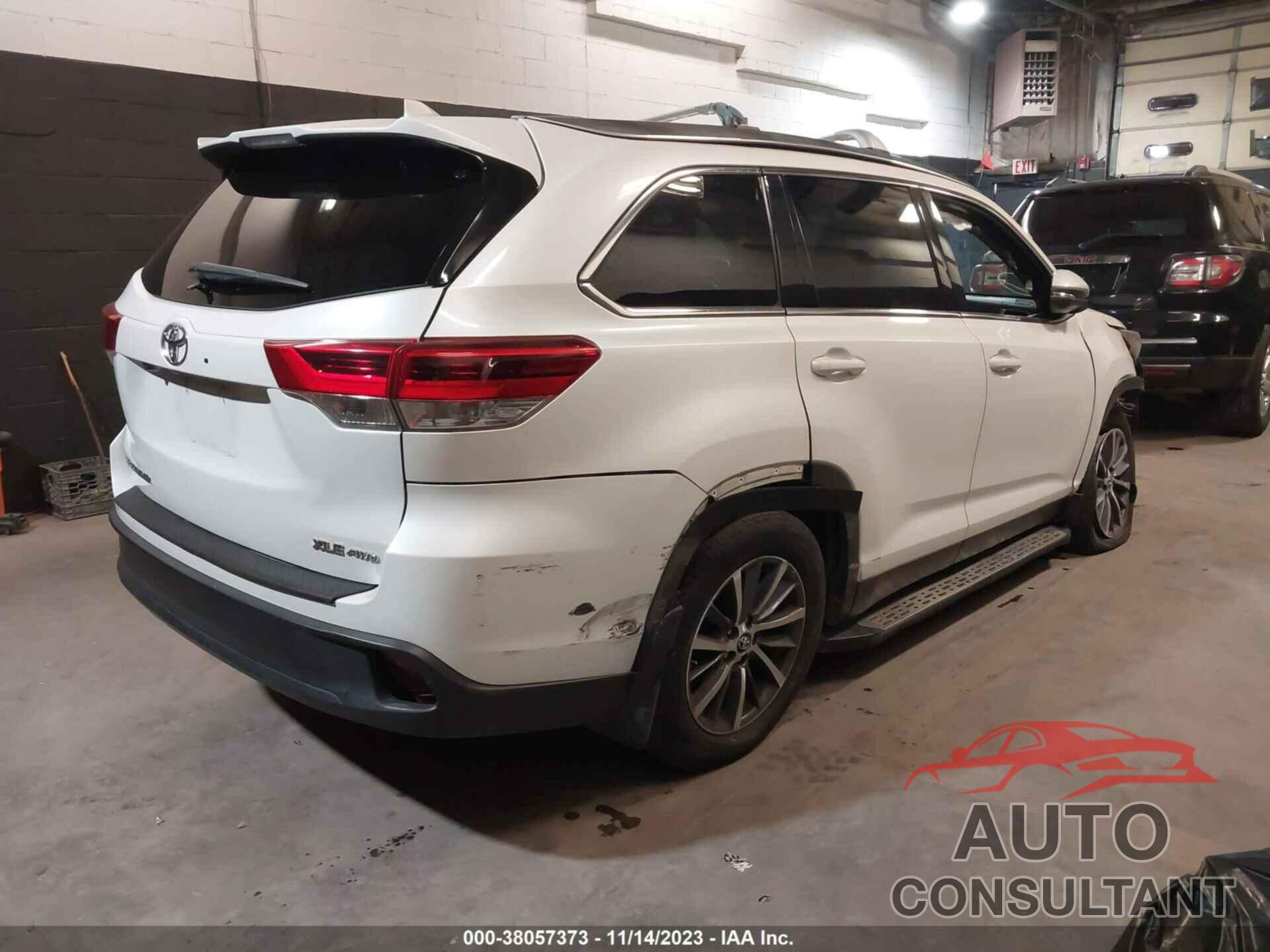 TOYOTA HIGHLANDER 2019 - 5TDJZRFH2KS960528