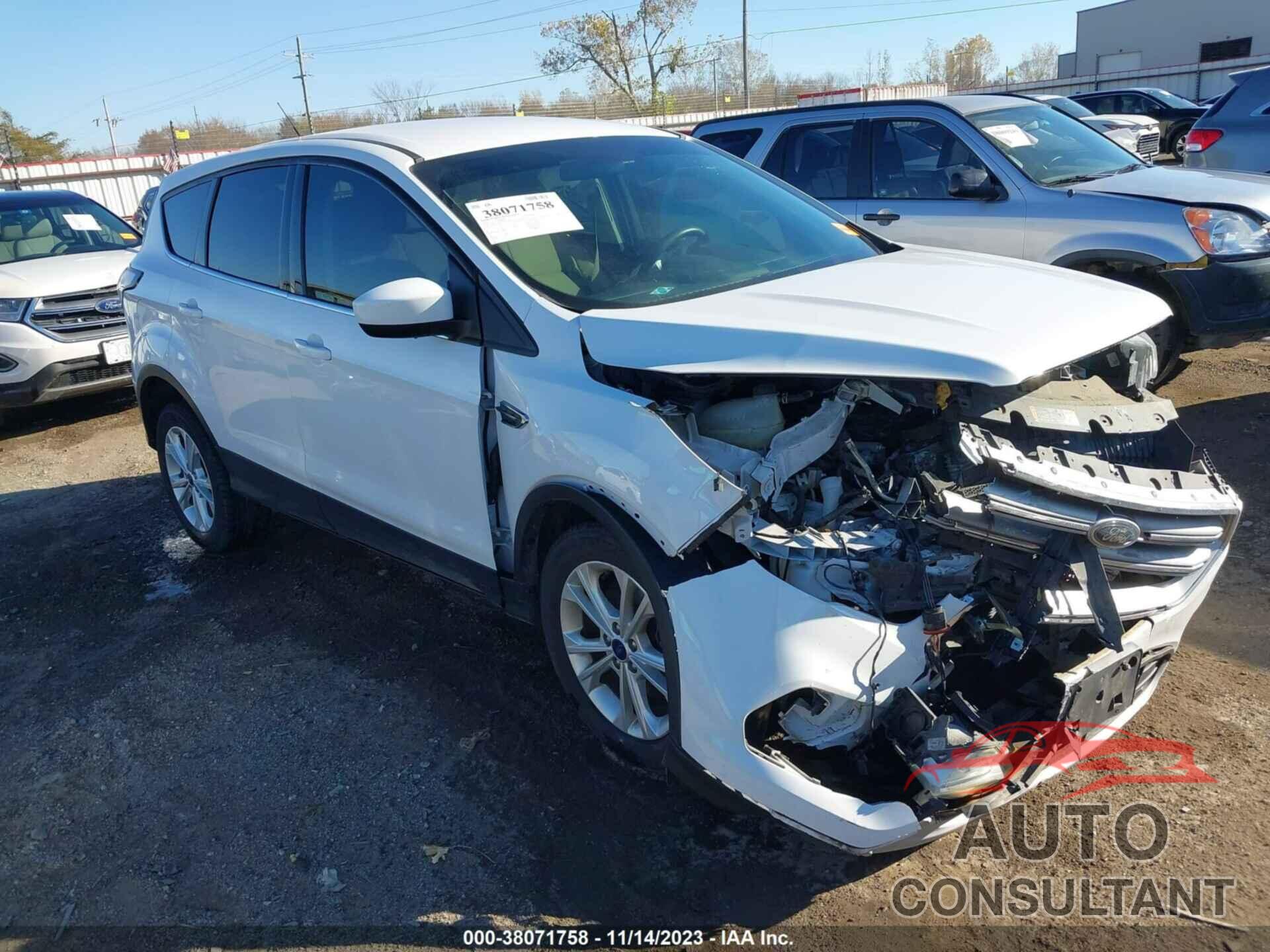 FORD ESCAPE 2017 - 1FMCU9GD5HUC52096
