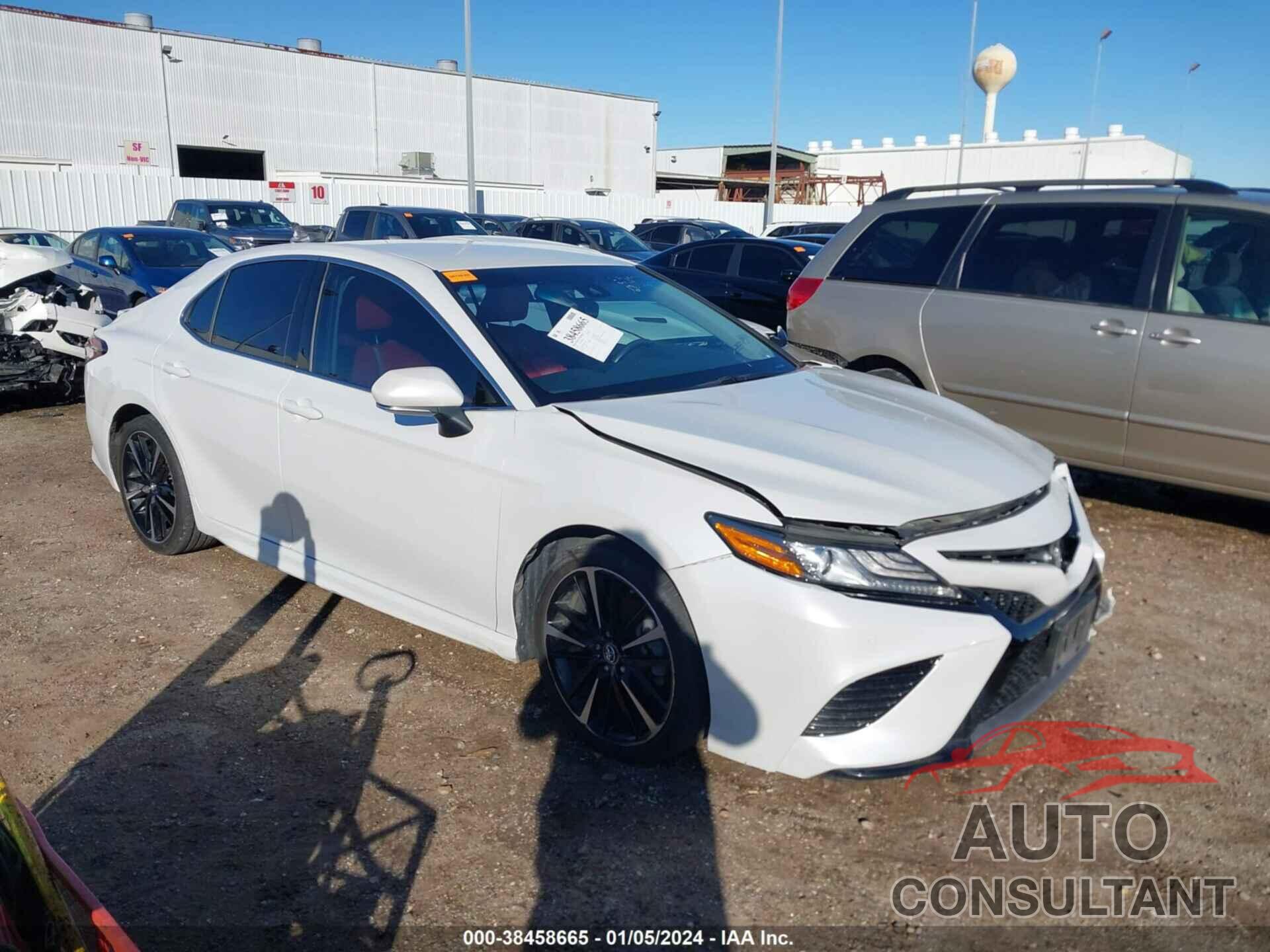 TOYOTA CAMRY 2018 - 4T1B61HK8JU116121