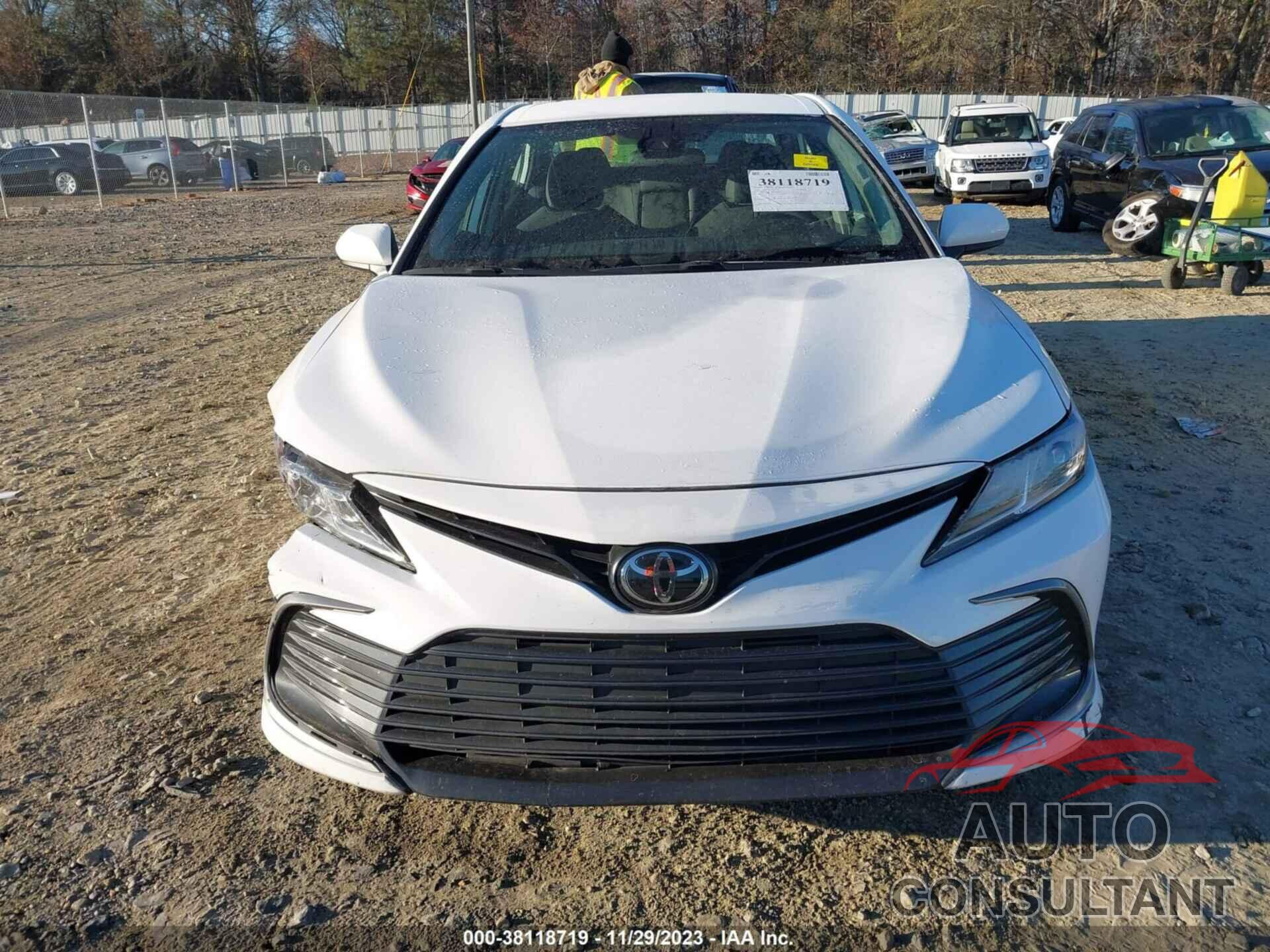 TOYOTA CAMRY 2022 - 4T1C11AK2NU658348