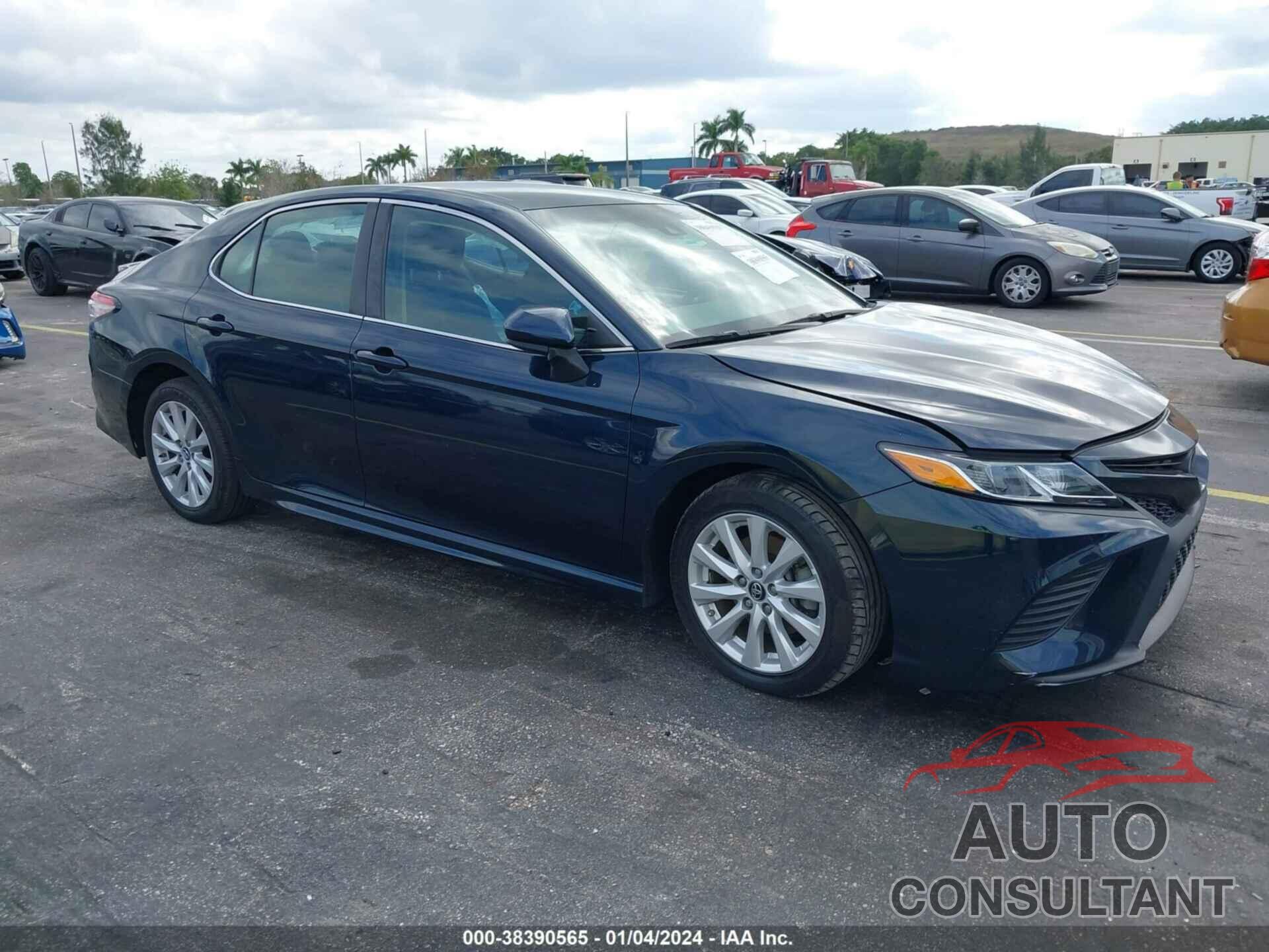 TOYOTA CAMRY 2018 - 4T1B11HK1JU664251