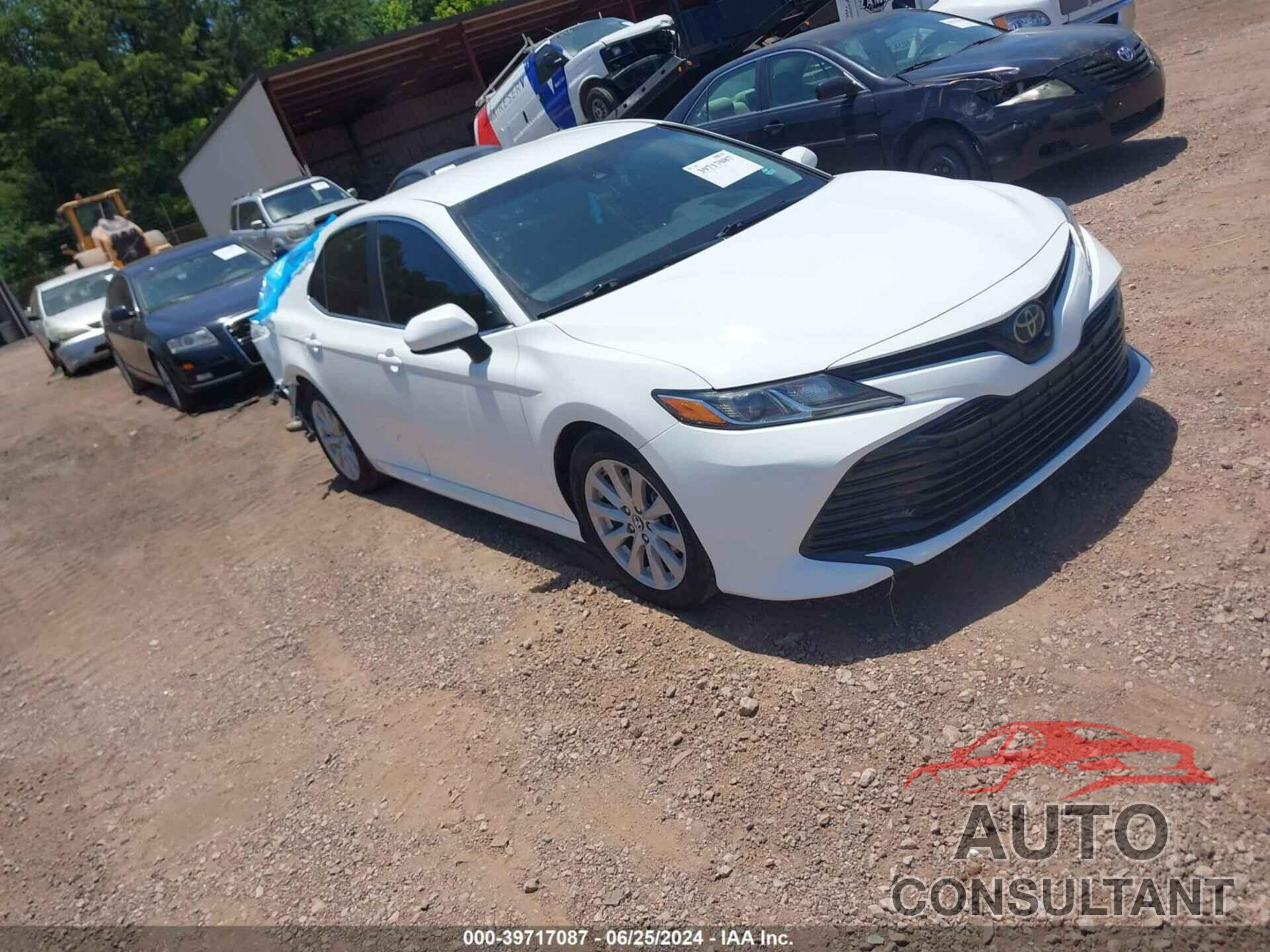 TOYOTA CAMRY 2018 - 4T1B11HK0JU596864