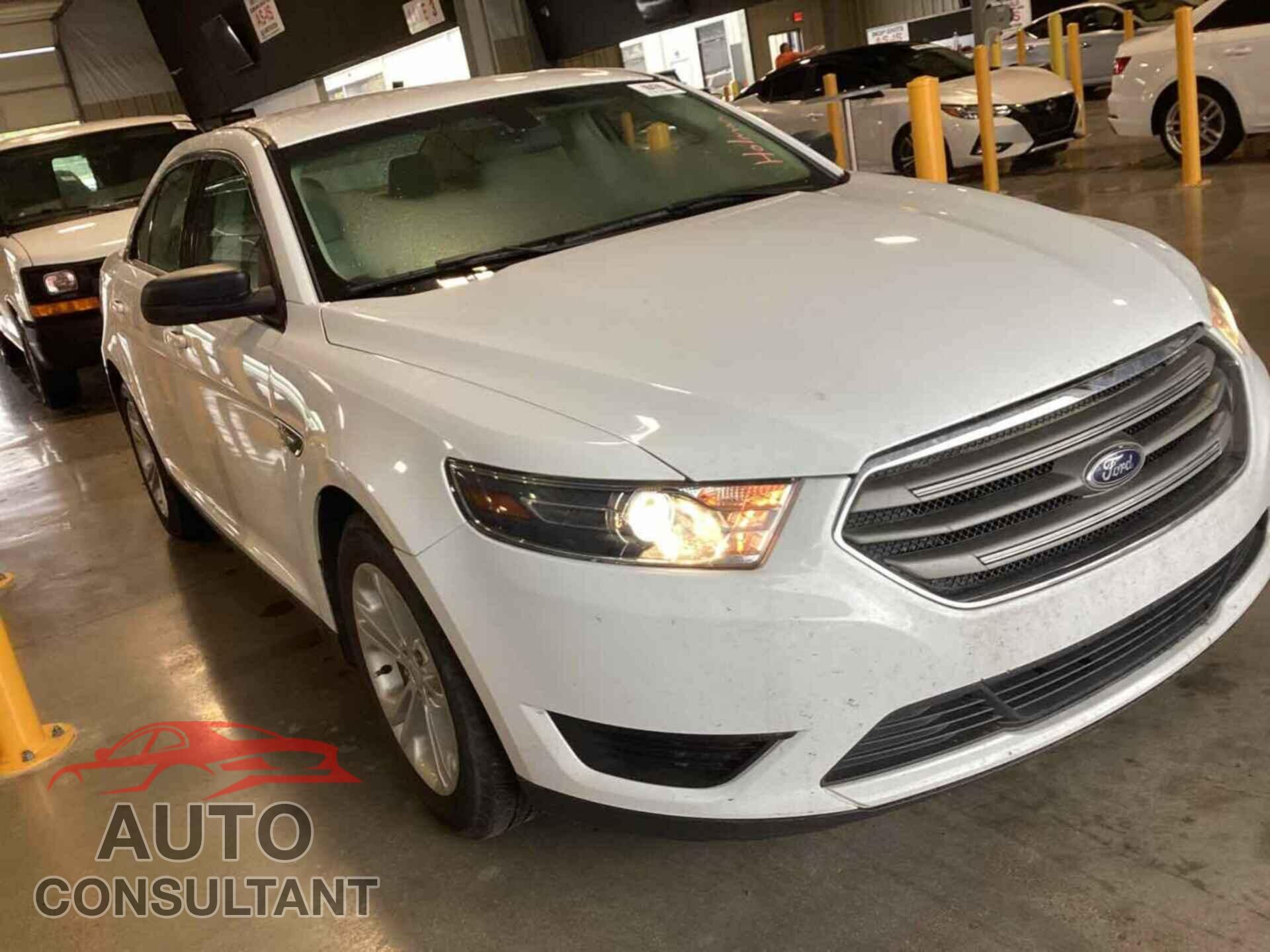 FORD TAURUS 2017 - 1FAHP2D86HG136930
