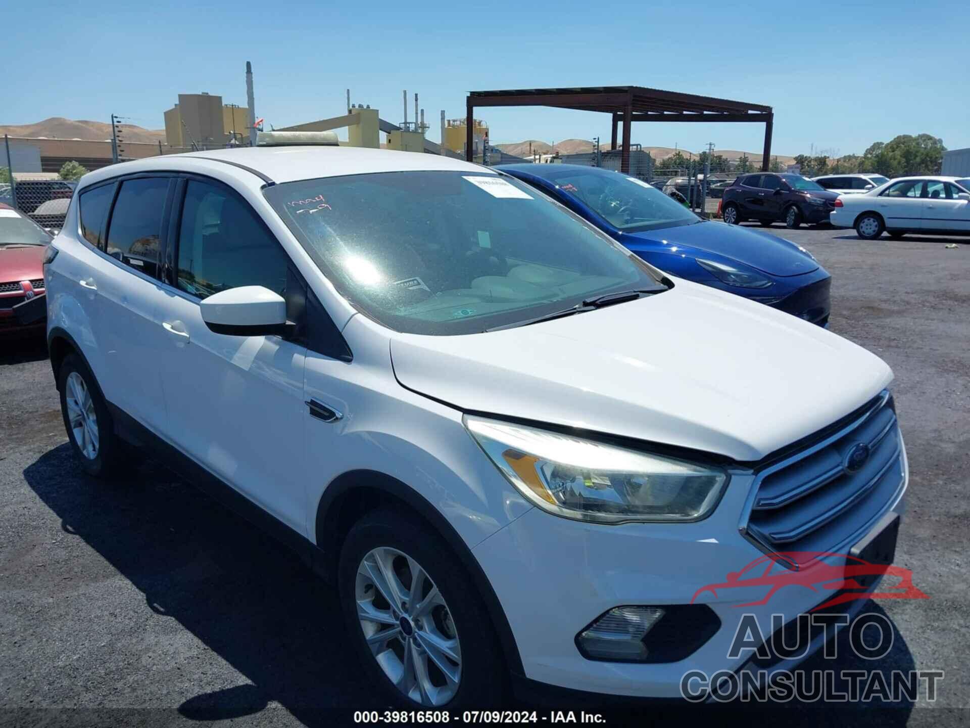 FORD ESCAPE 2017 - 1FMCU0GD0HUC88385