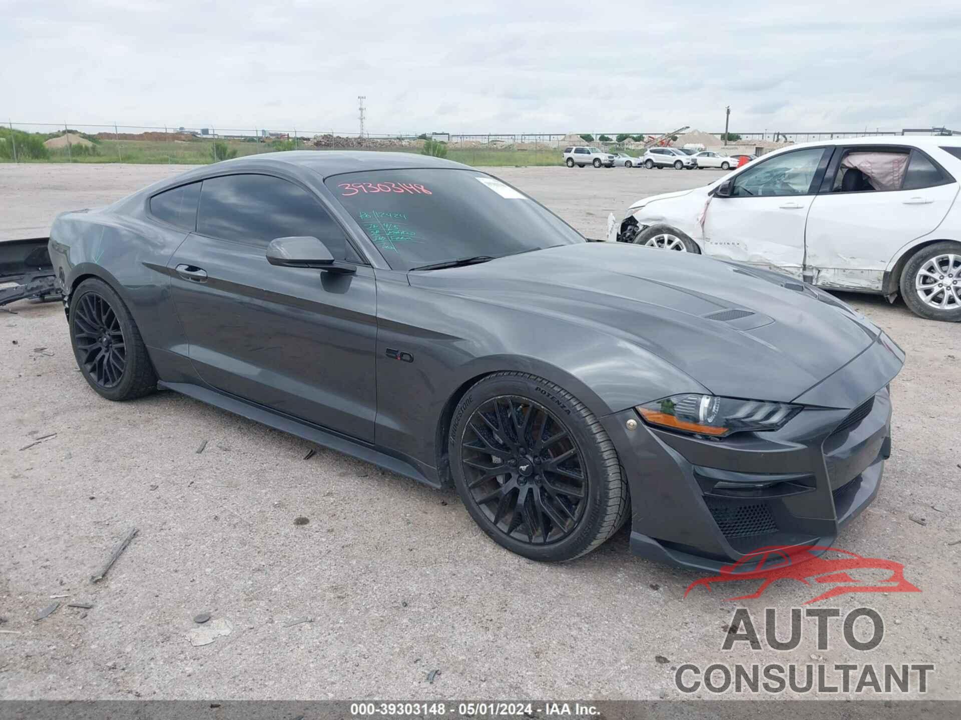 FORD MUSTANG 2018 - 1FA6P8CF5J5135196