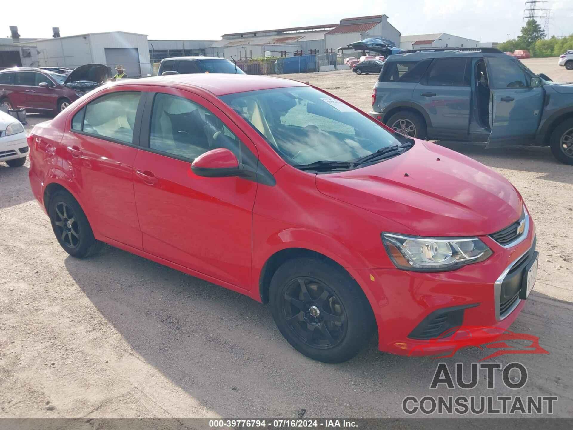 CHEVROLET SONIC 2017 - 1G1JB5SH8H4118731