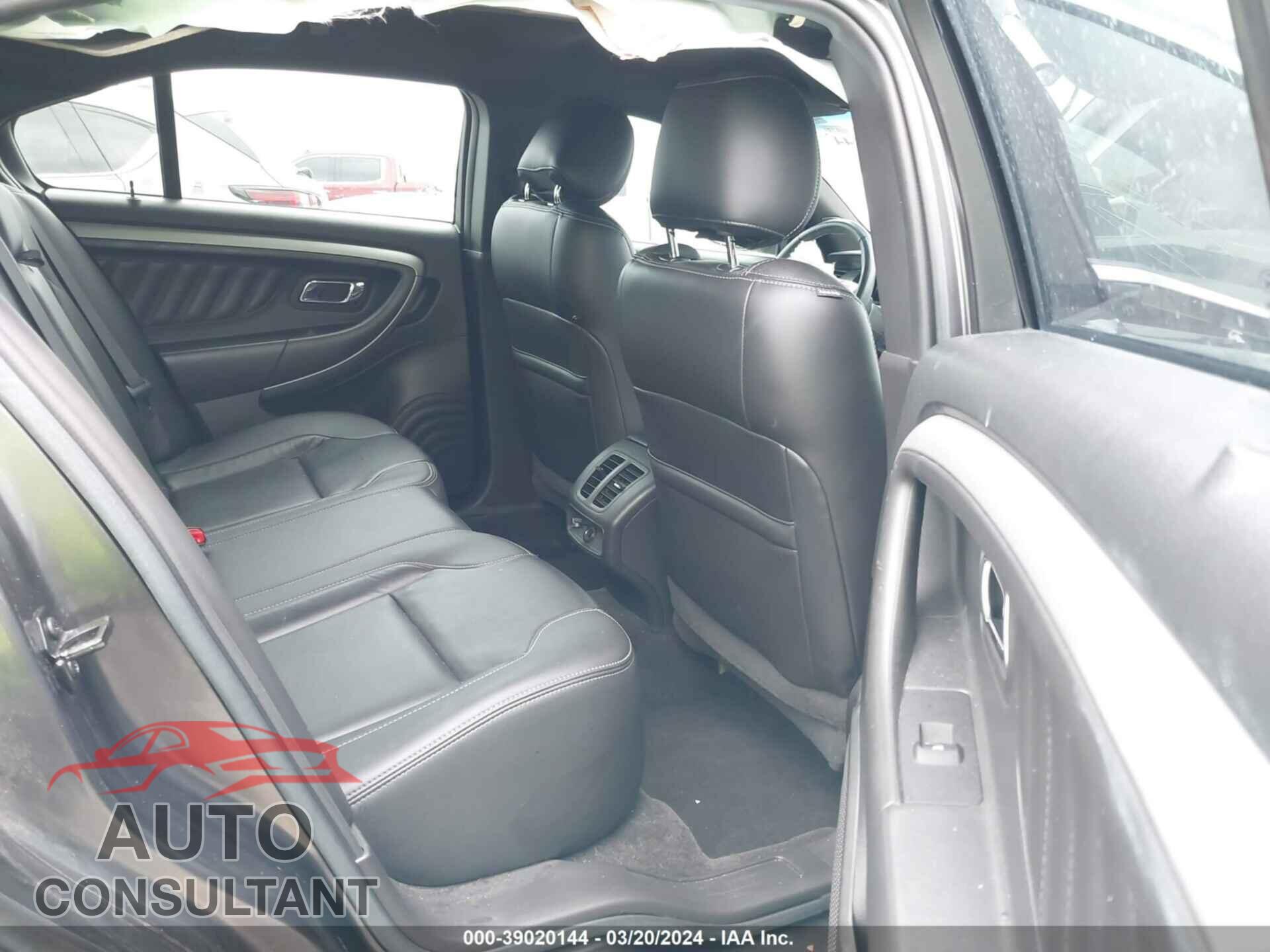 FORD TAURUS 2017 - 1FAHP2E82HG135109