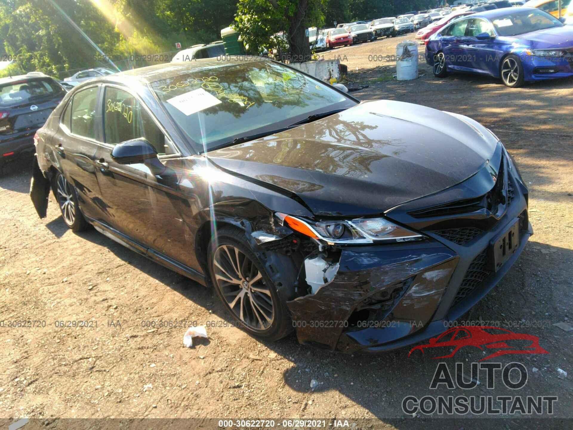 TOYOTA CAMRY 2018 - 4T1B11HK9JU610437