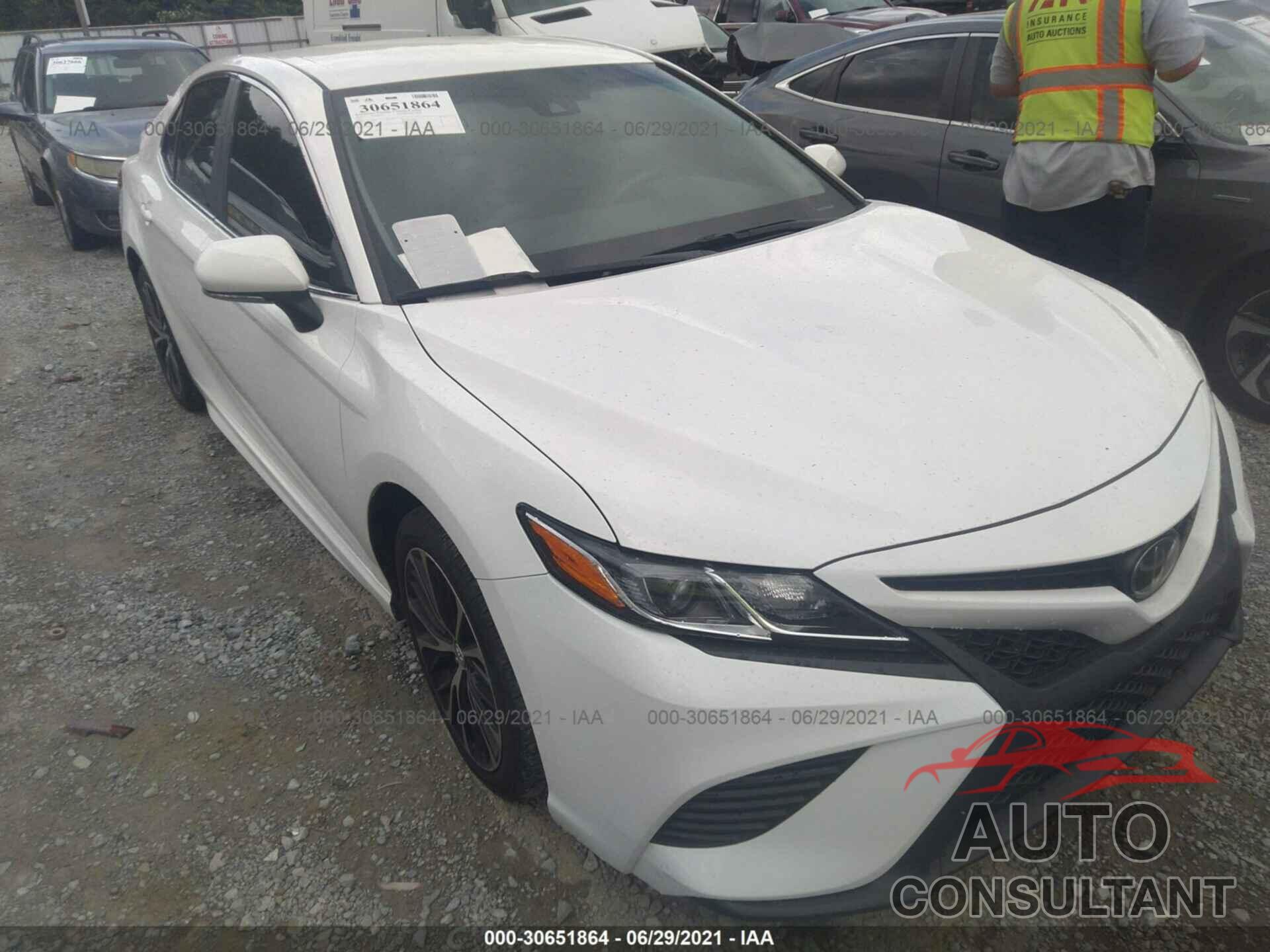 TOYOTA CAMRY 2018 - 4T1B11HKXJU097697