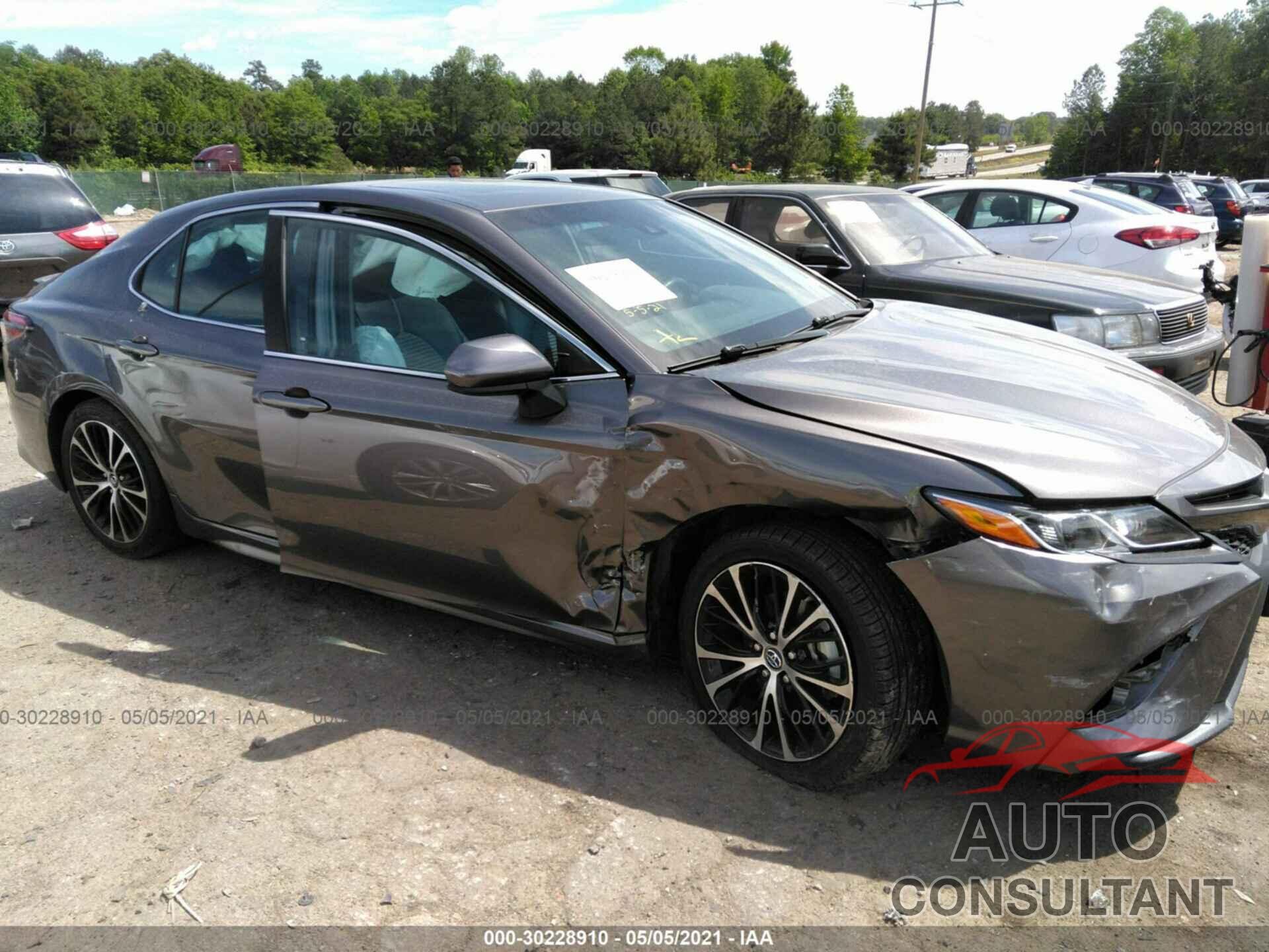 TOYOTA CAMRY 2018 - 4T1B11HK6JU066737