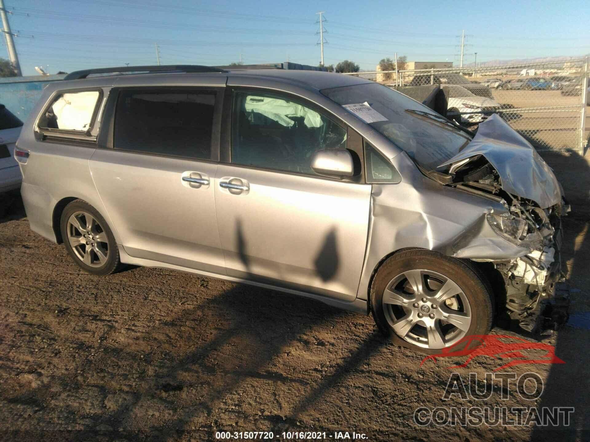 TOYOTA SIENNA 2018 - 5TDXZ3DC2JS927977