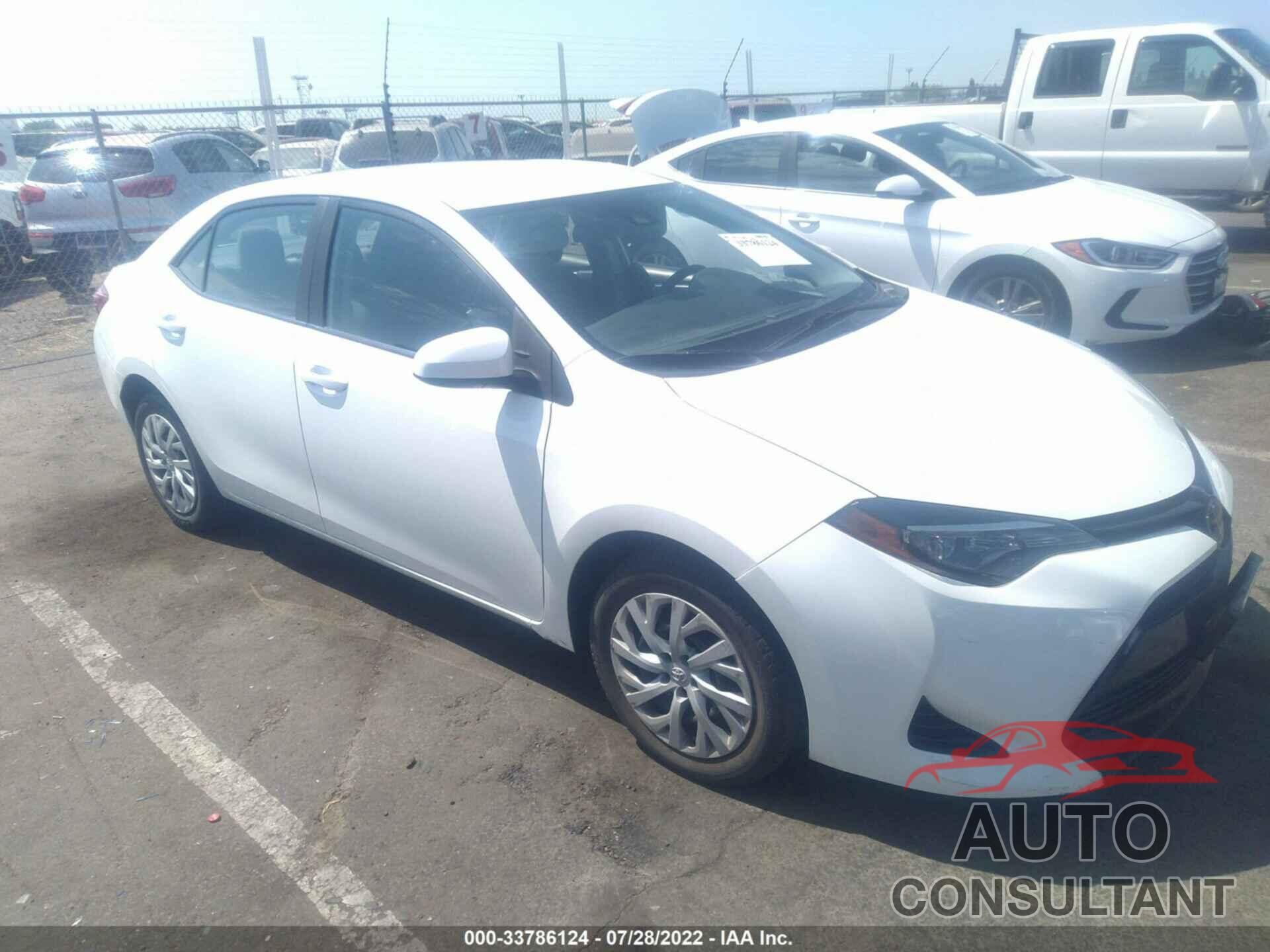 TOYOTA COROLLA 2018 - 5YFBURHE5JP855205