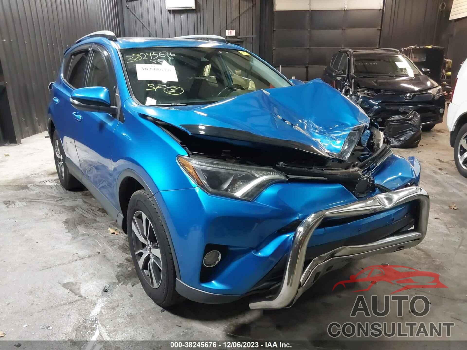 TOYOTA RAV4 2017 - JTMRFREV9HD210986