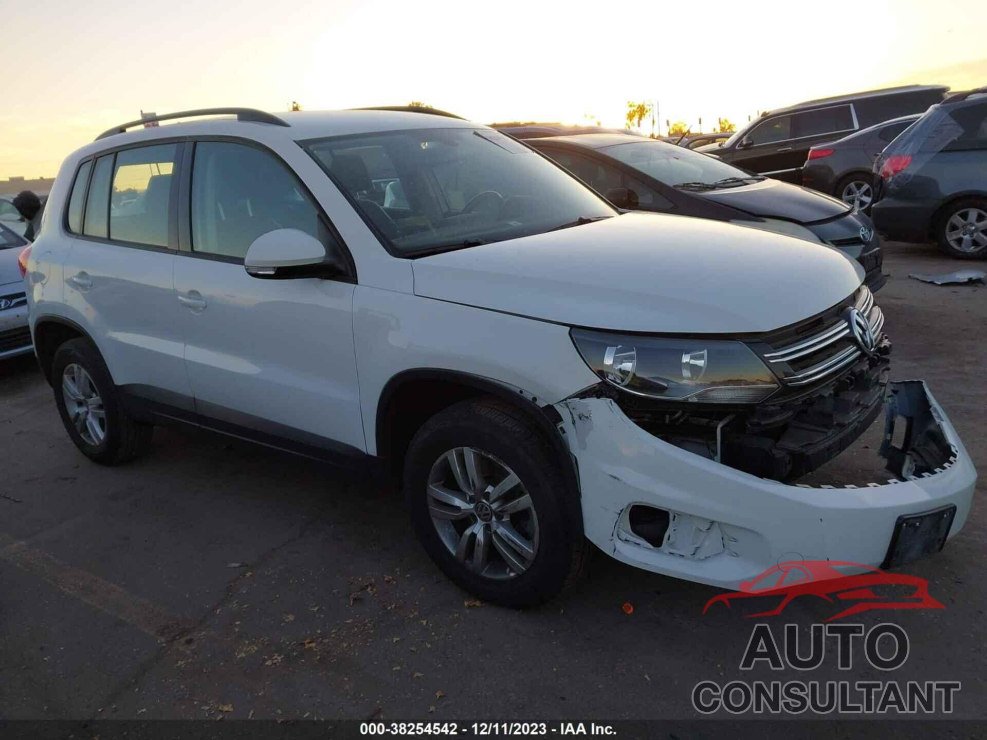 VOLKSWAGEN TIGUAN 2017 - WVGAV7AX0HK003972