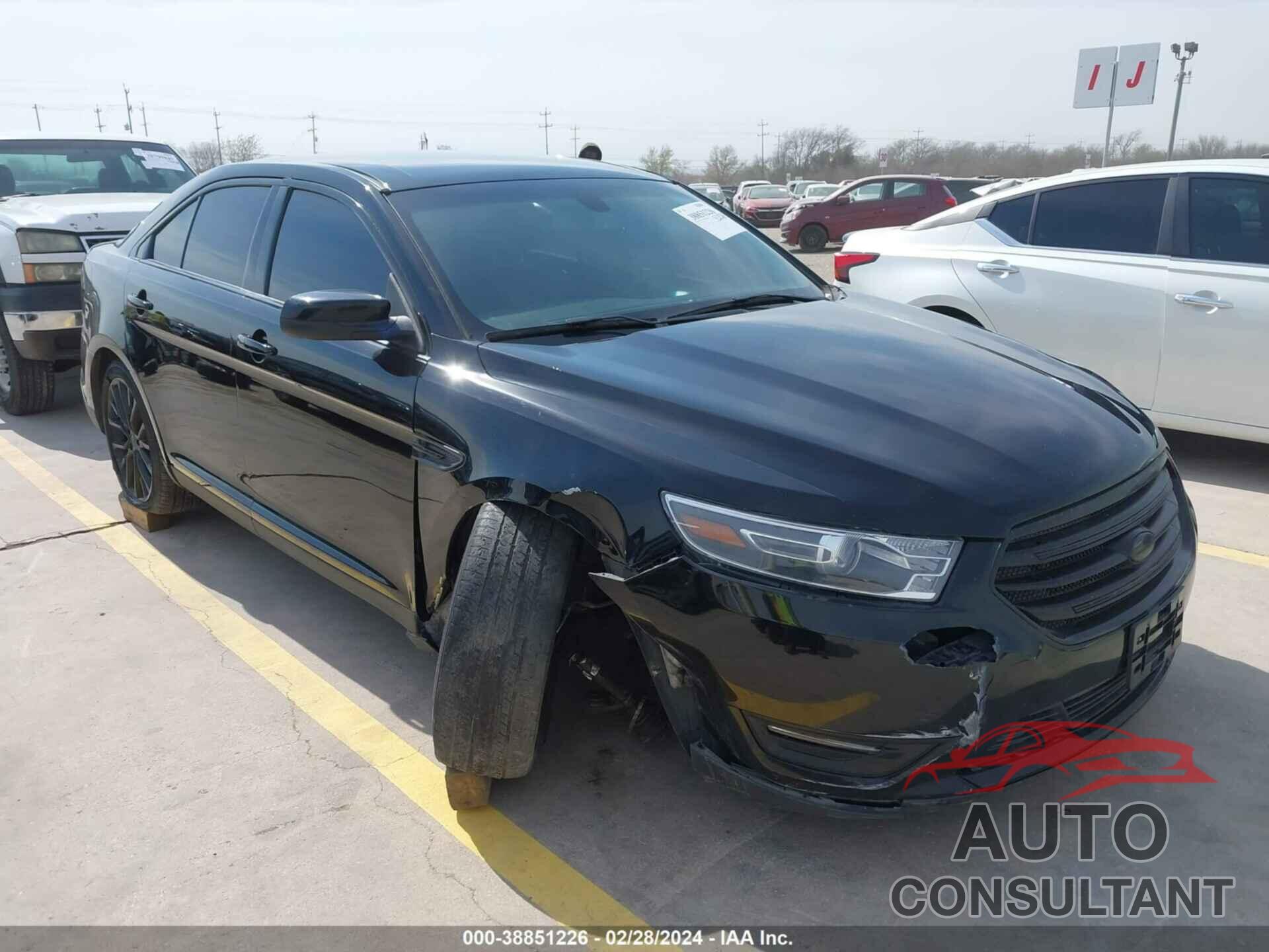 FORD TAURUS 2018 - 1FAHP2E80JG136555