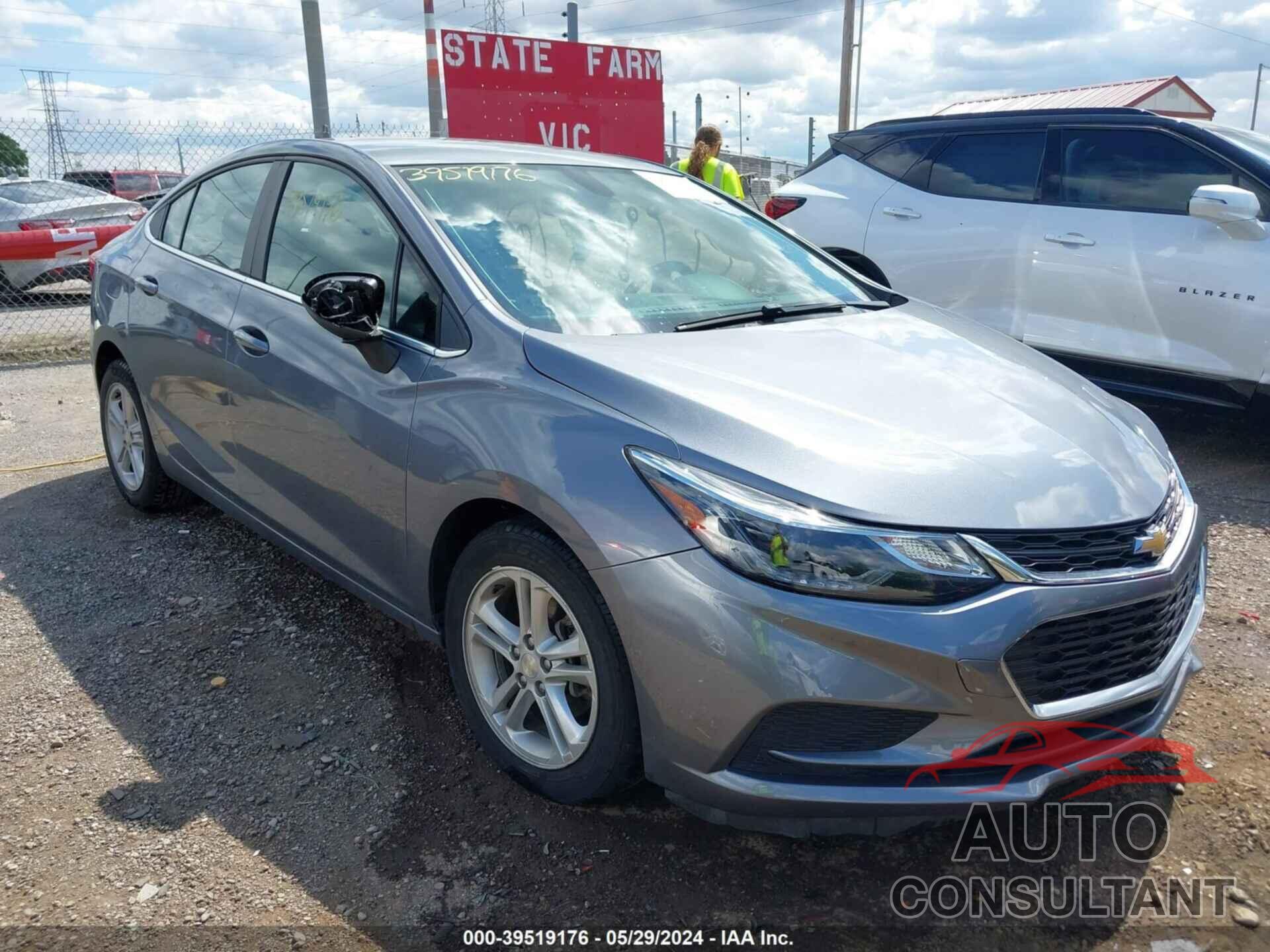 CHEVROLET CRUZE 2018 - 1G1BE5SM3J7236487