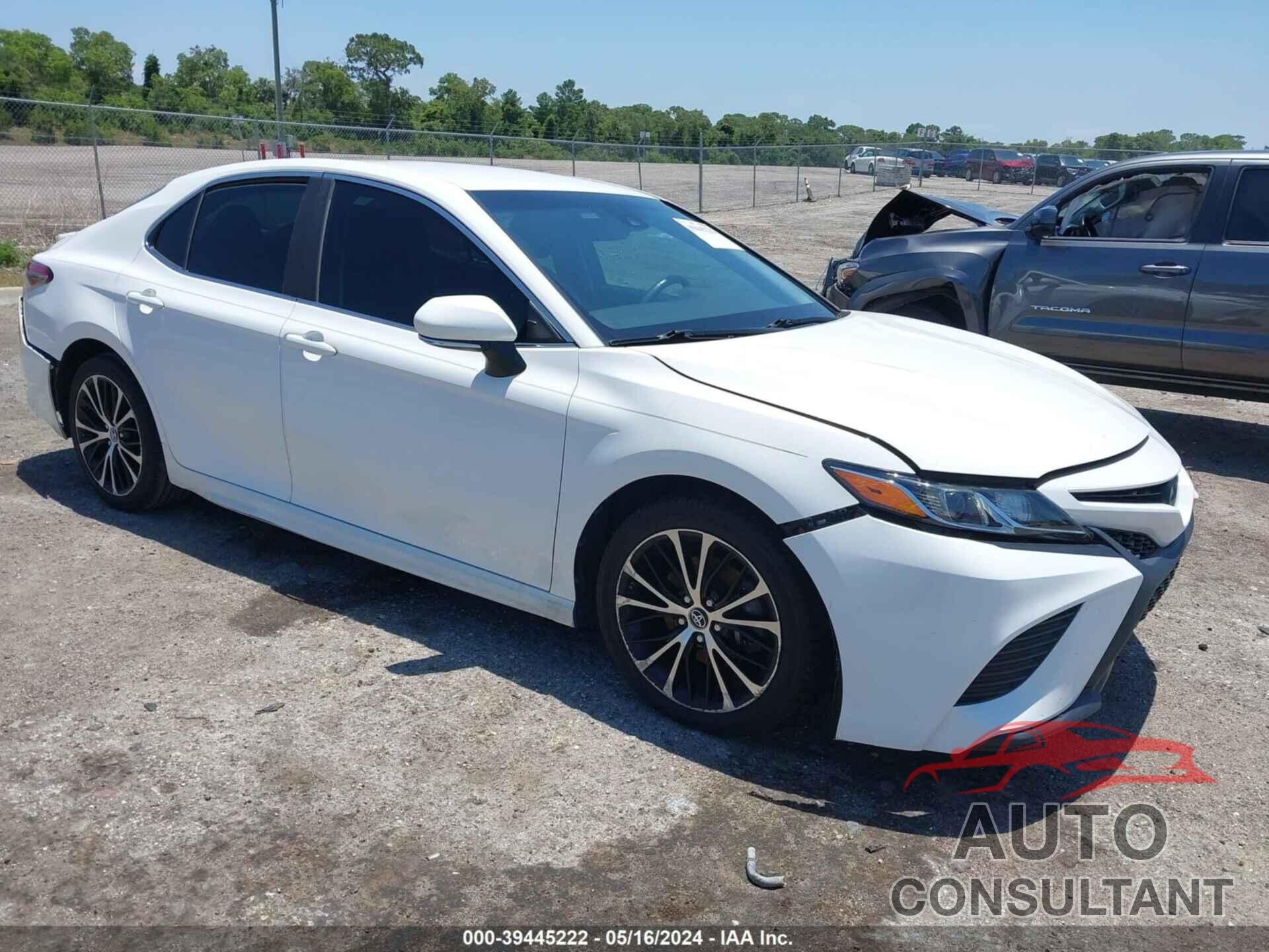 TOYOTA CAMRY 2018 - 4T1B11HK0JU091391