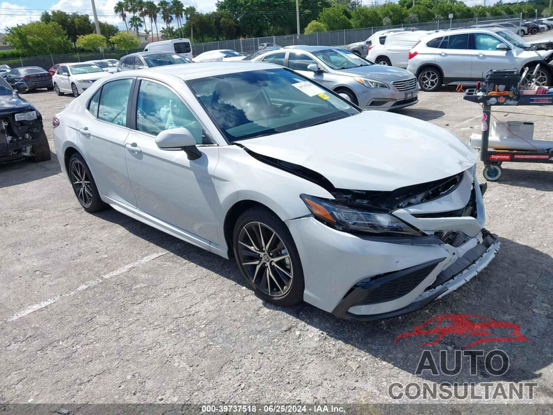 TOYOTA CAMRY 2024 - 4T1G11AK7RU263654