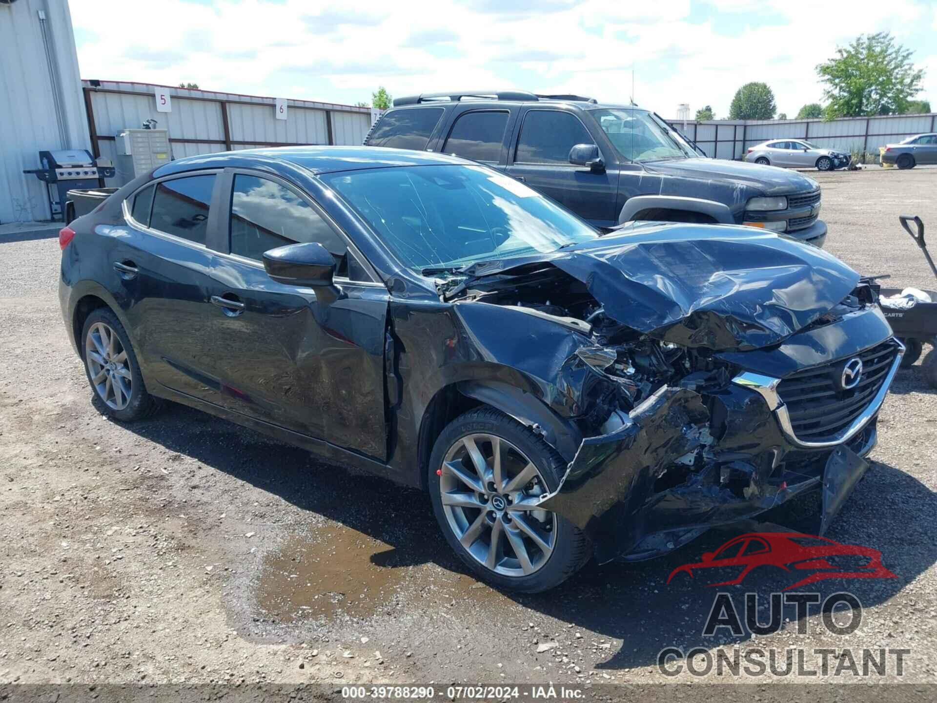 MAZDA MAZDA3 2018 - 3MZBN1V33JM243817