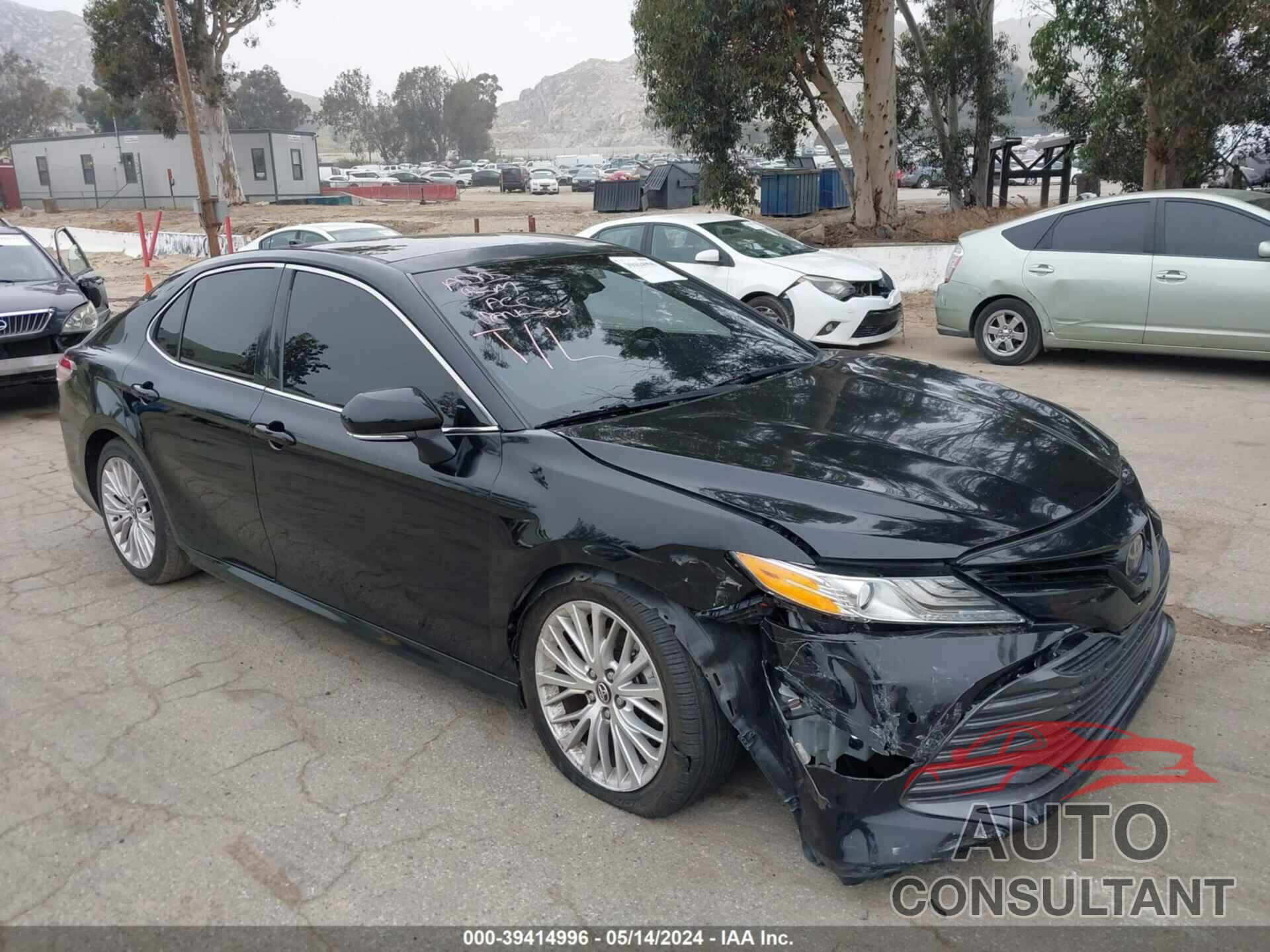 TOYOTA CAMRY 2018 - 4T1B11HK8JU037949