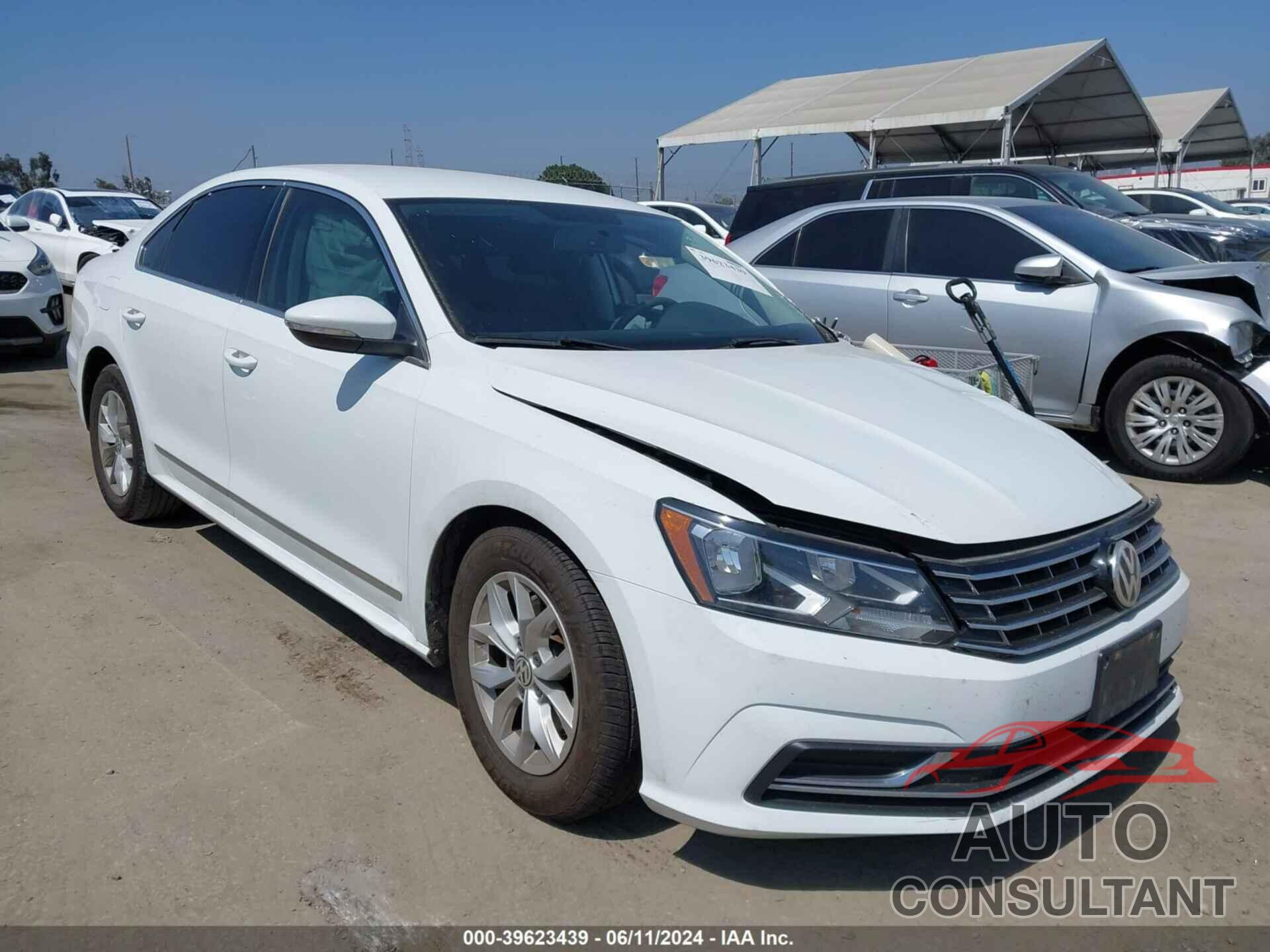 VOLKSWAGEN PASSAT 2017 - 1VWAT7A35HC027229