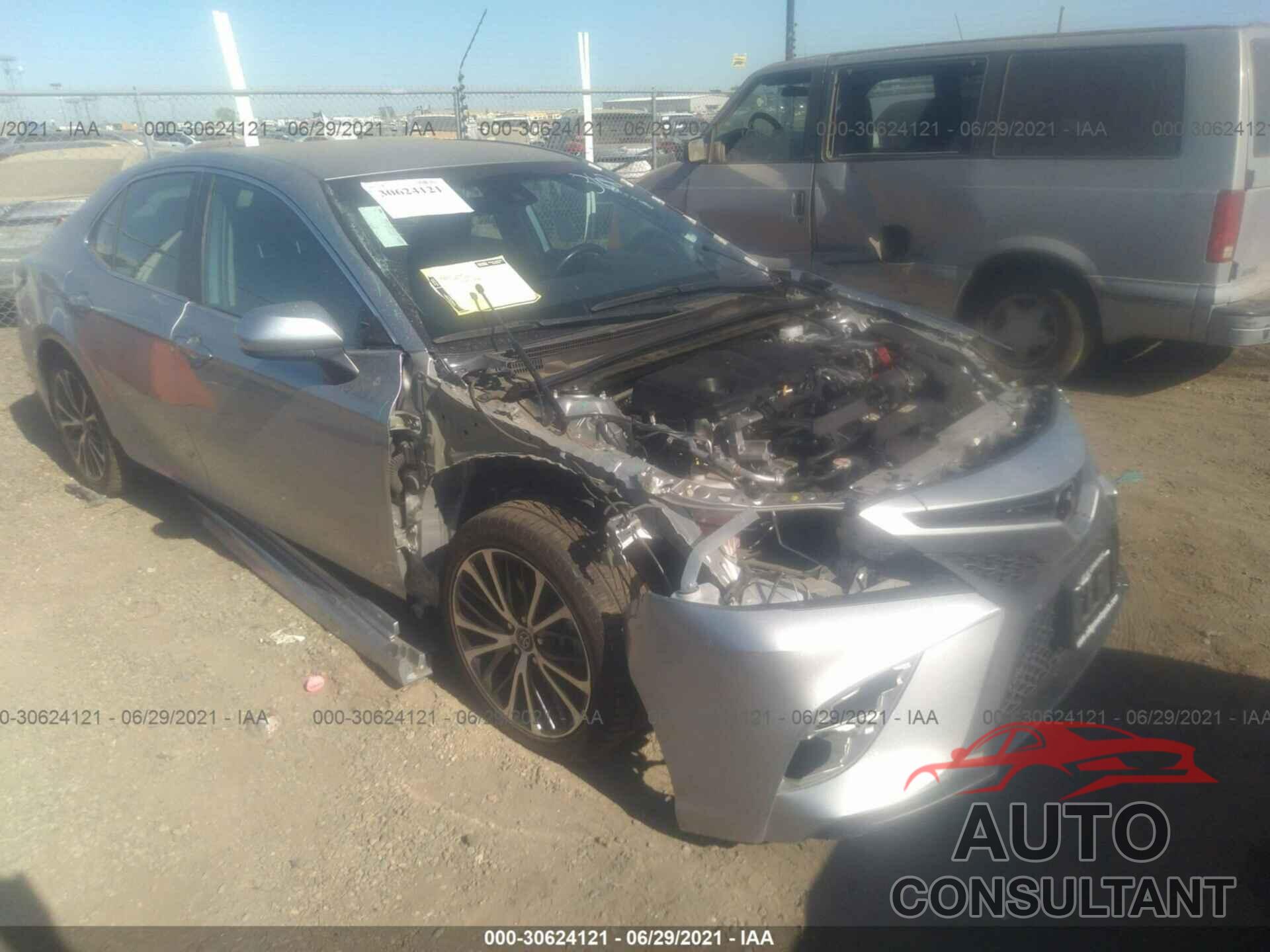 TOYOTA CAMRY 2019 - 4T1B11HK2KU743946