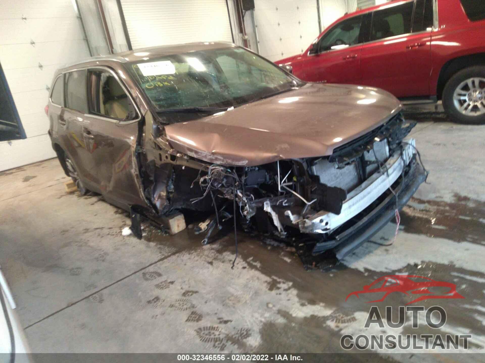 TOYOTA HIGHLANDER 2019 - 5TDJZRFH0KS999702