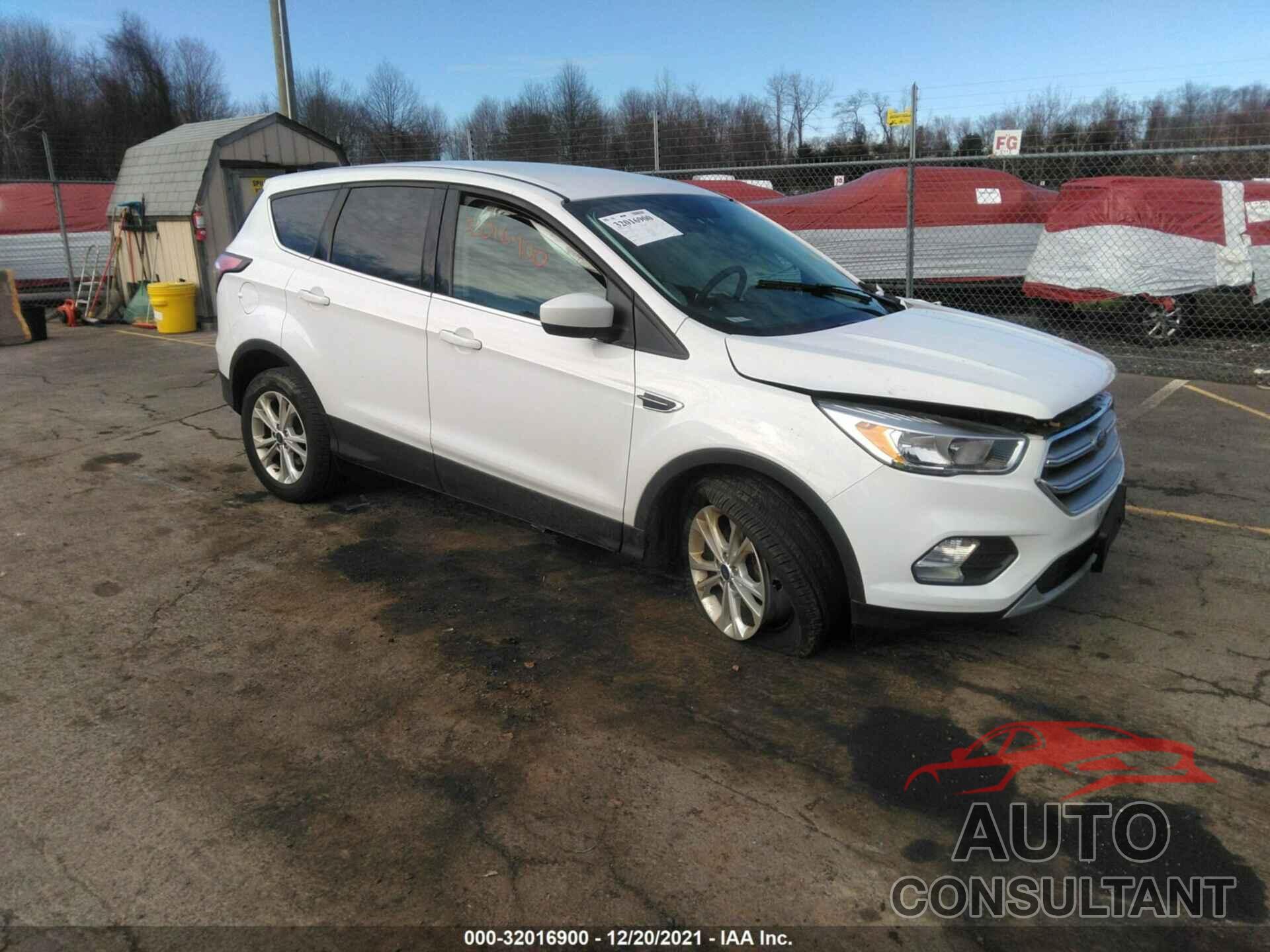 FORD ESCAPE 2017 - 1FMCU0GD3HUC83214