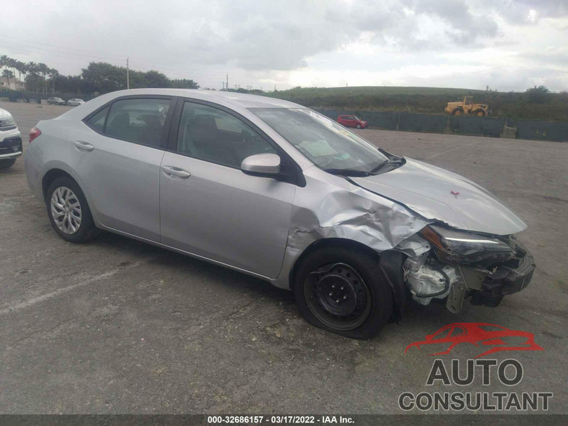 TOYOTA COROLLA 2018 - 5YFBURHE3JP841576