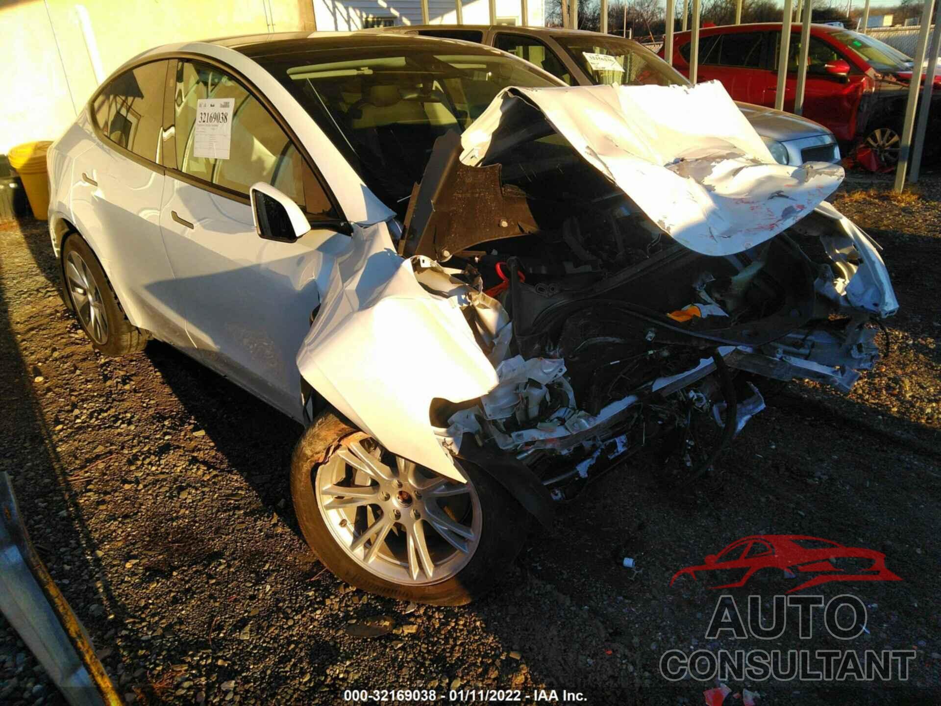 TESLA MODEL Y 2021 - 5YJYGDEE5MF067145