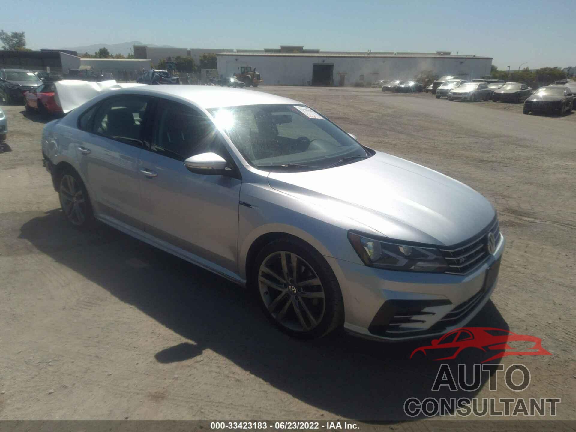 VOLKSWAGEN PASSAT 2018 - 1VWAA7A33JC034322