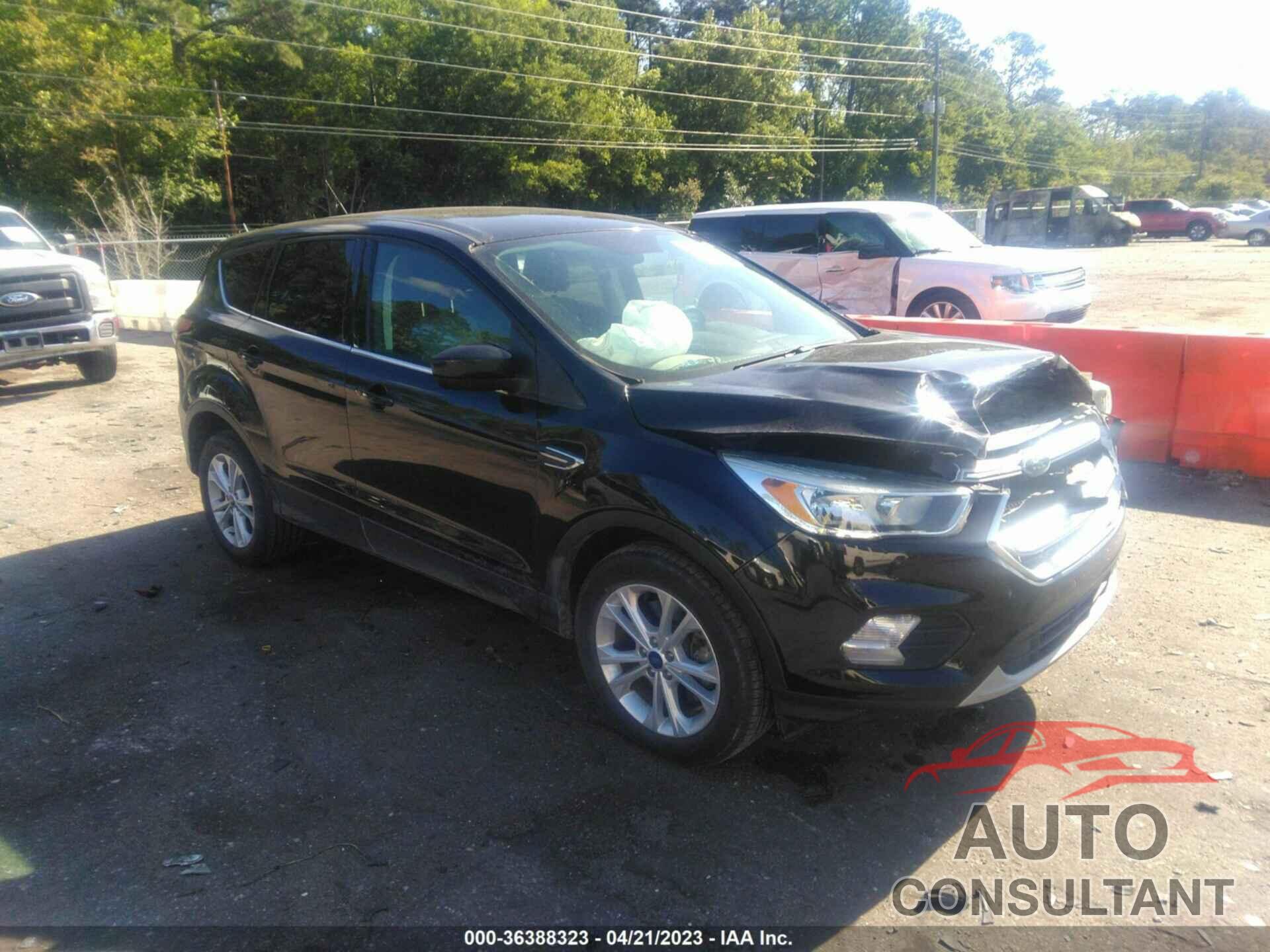 FORD ESCAPE 2017 - 1FMCU0G95HUB67394