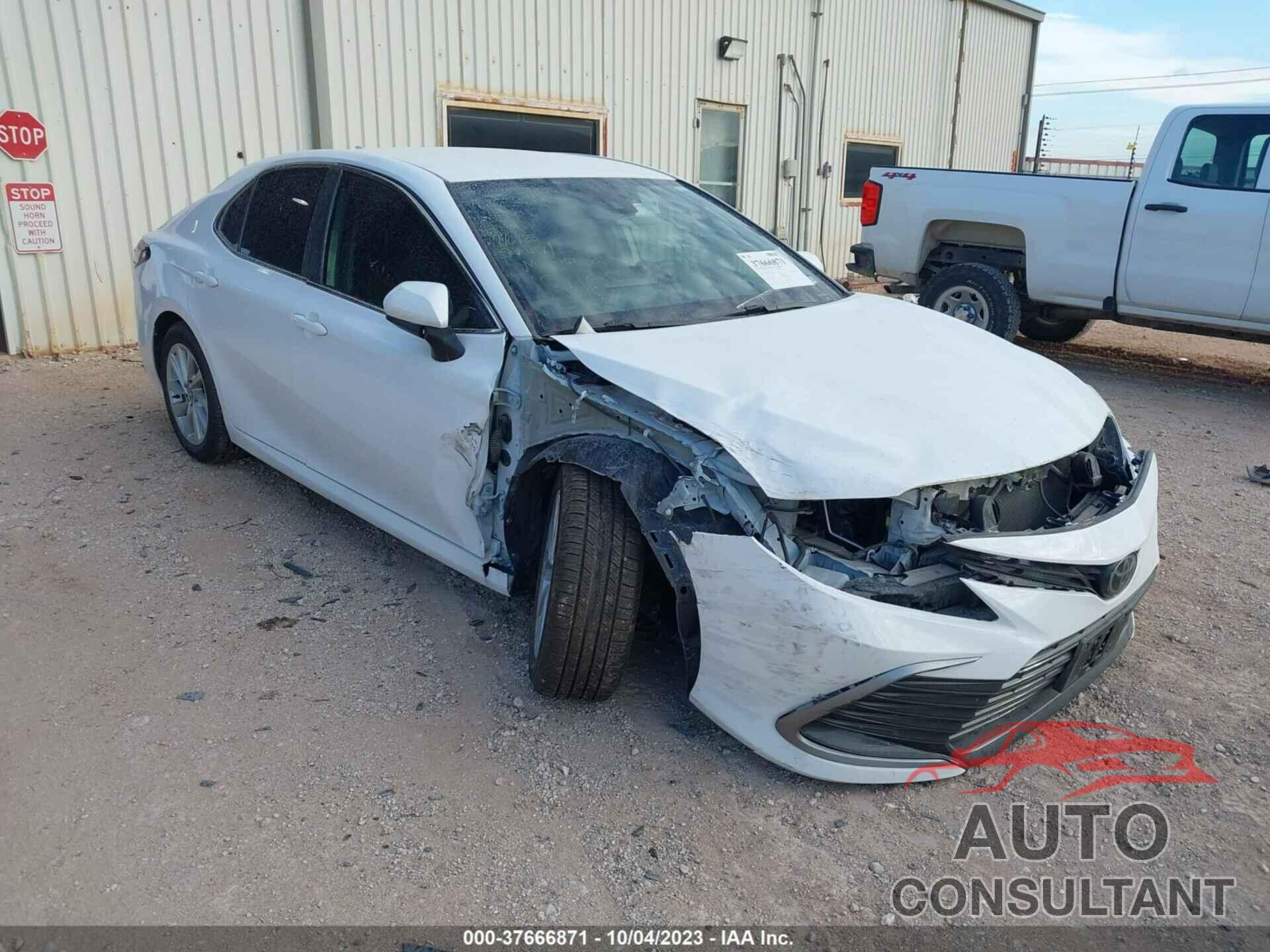 TOYOTA CAMRY 2022 - 4T1C11AKXNU660283