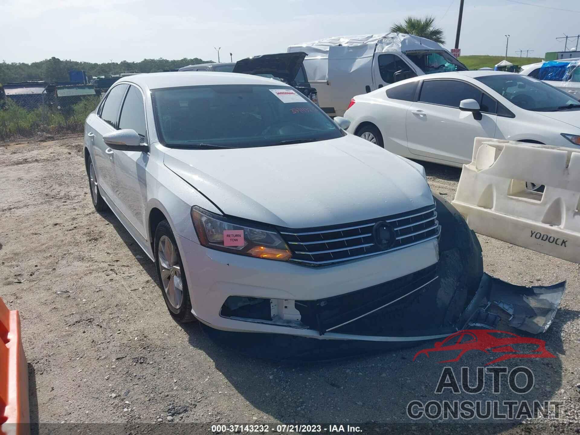 VOLKSWAGEN PASSAT 2017 - 1VWAT7A31HC073933