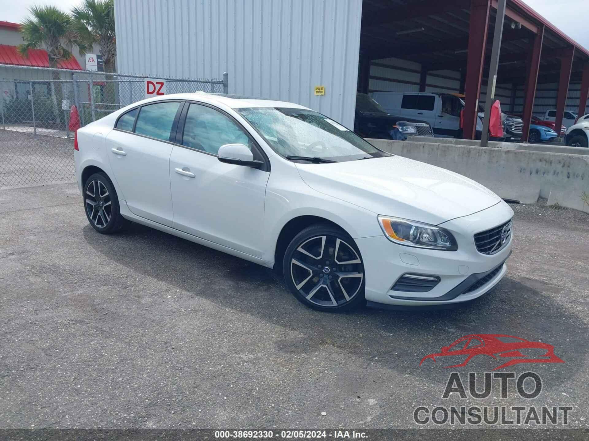 VOLVO S60 2018 - YV126MFL0J2466950