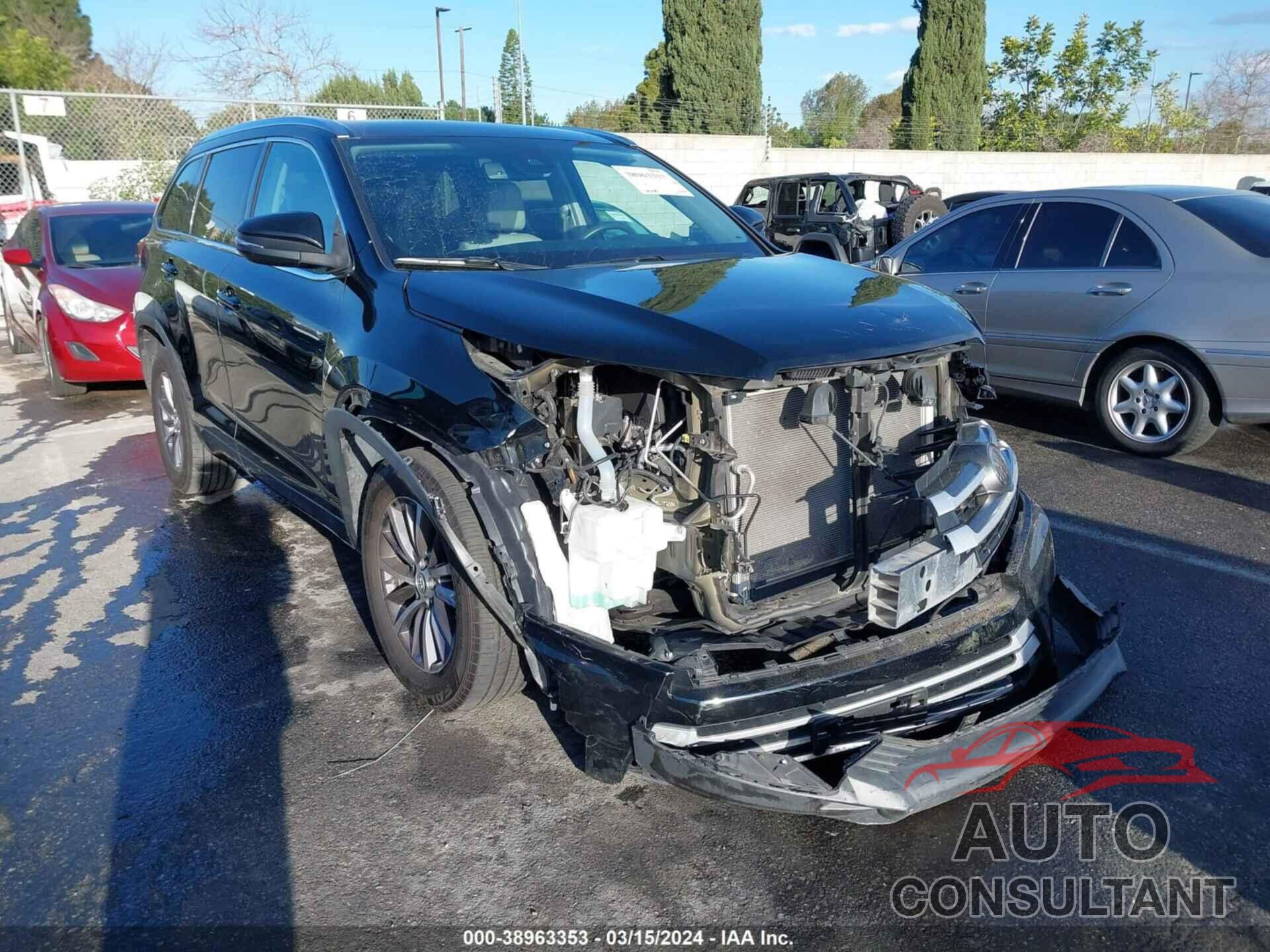 TOYOTA HIGHLANDER 2018 - 5TDKZRFH0JS539667