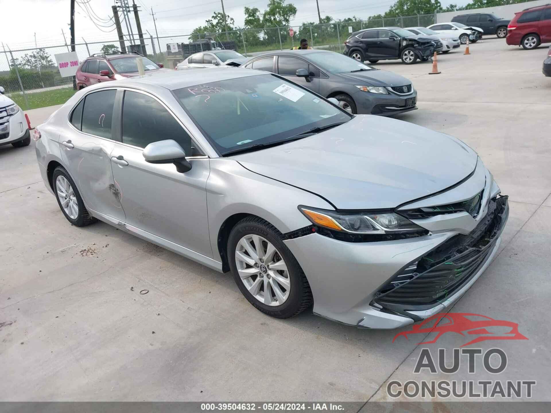 TOYOTA CAMRY 2018 - 4T1B11HK8JU608954