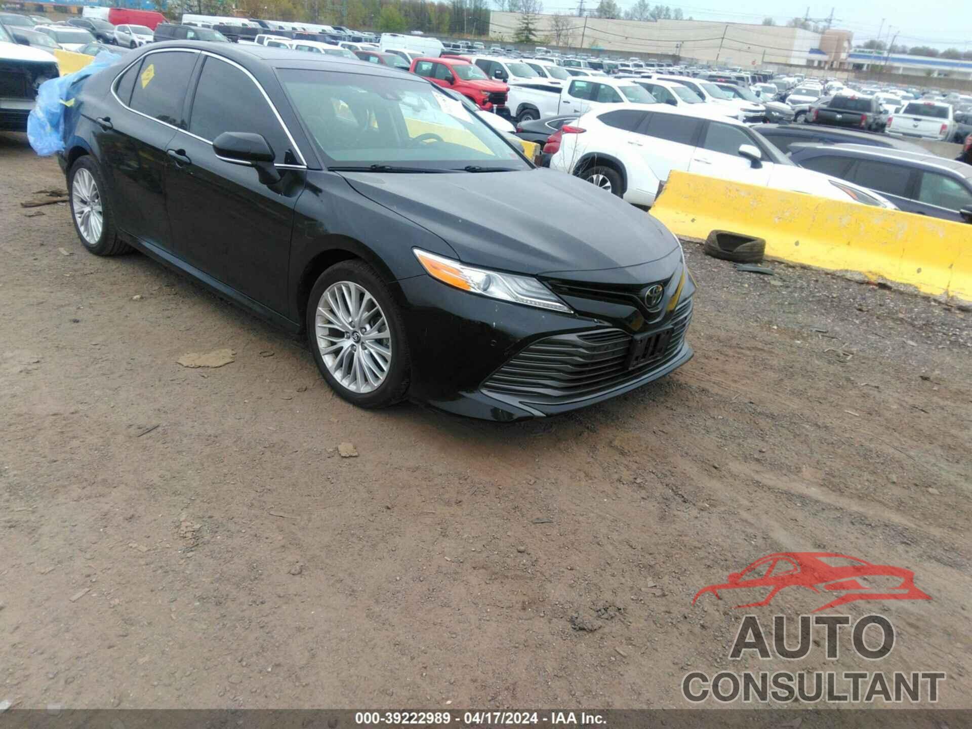 TOYOTA CAMRY 2018 - 4T1B11HK3JU152040