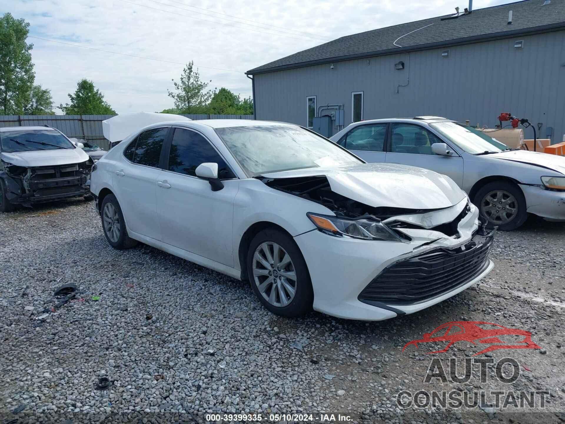 TOYOTA CAMRY 2018 - 4T1B11HK6JU568065