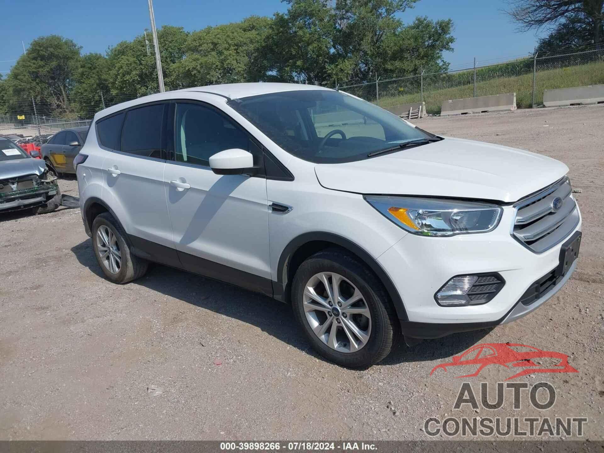 FORD ESCAPE 2017 - 1FMCU0GD0HUE77263