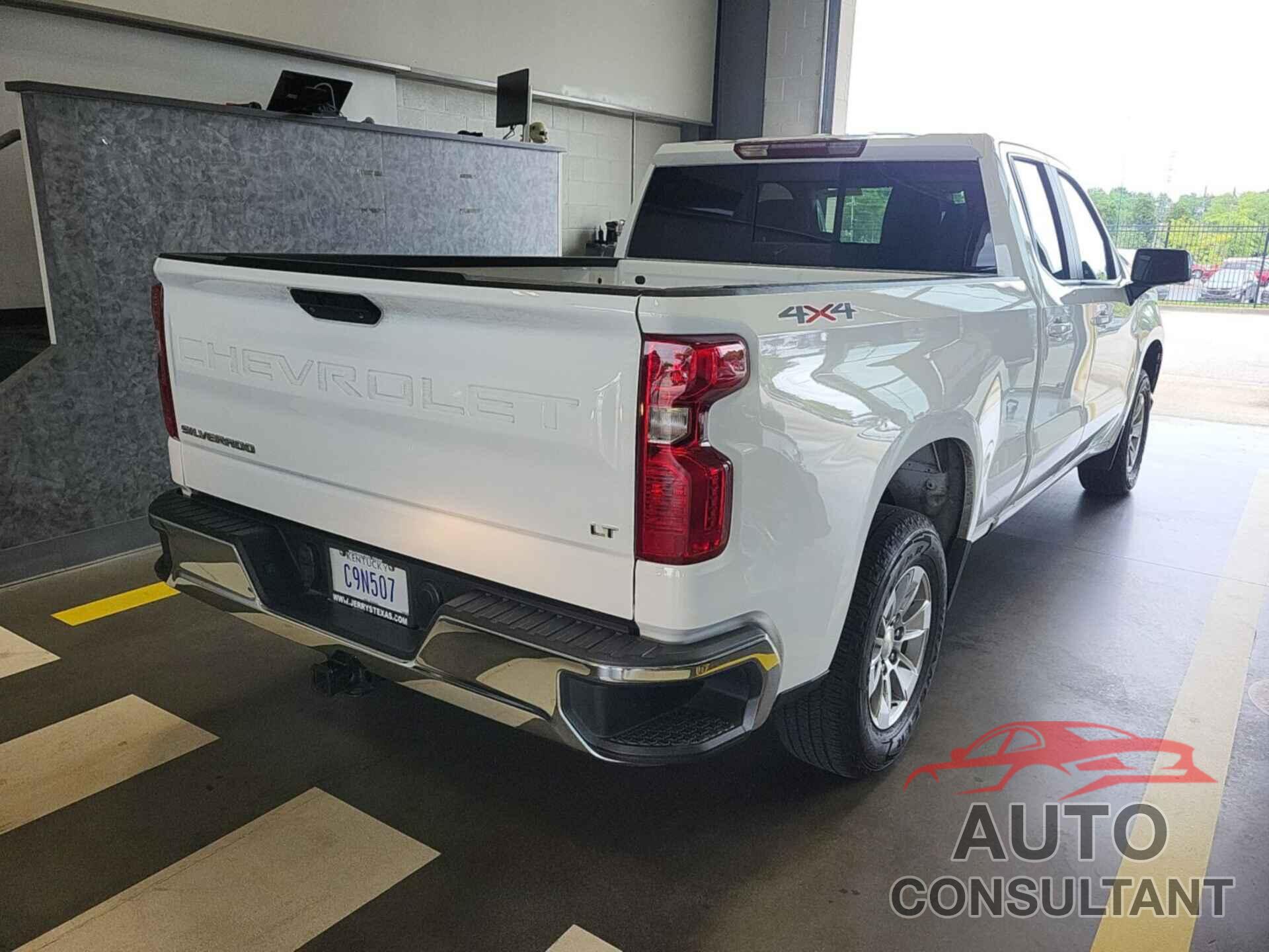 CHEVROLET SILVERADO 1500 2020 - 1GCRYDED8LZ295433