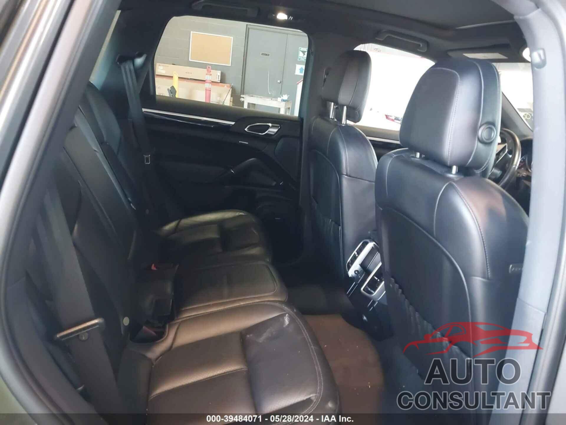 PORSCHE CAYENNE 2016 - WP1AA2A23GKA15781