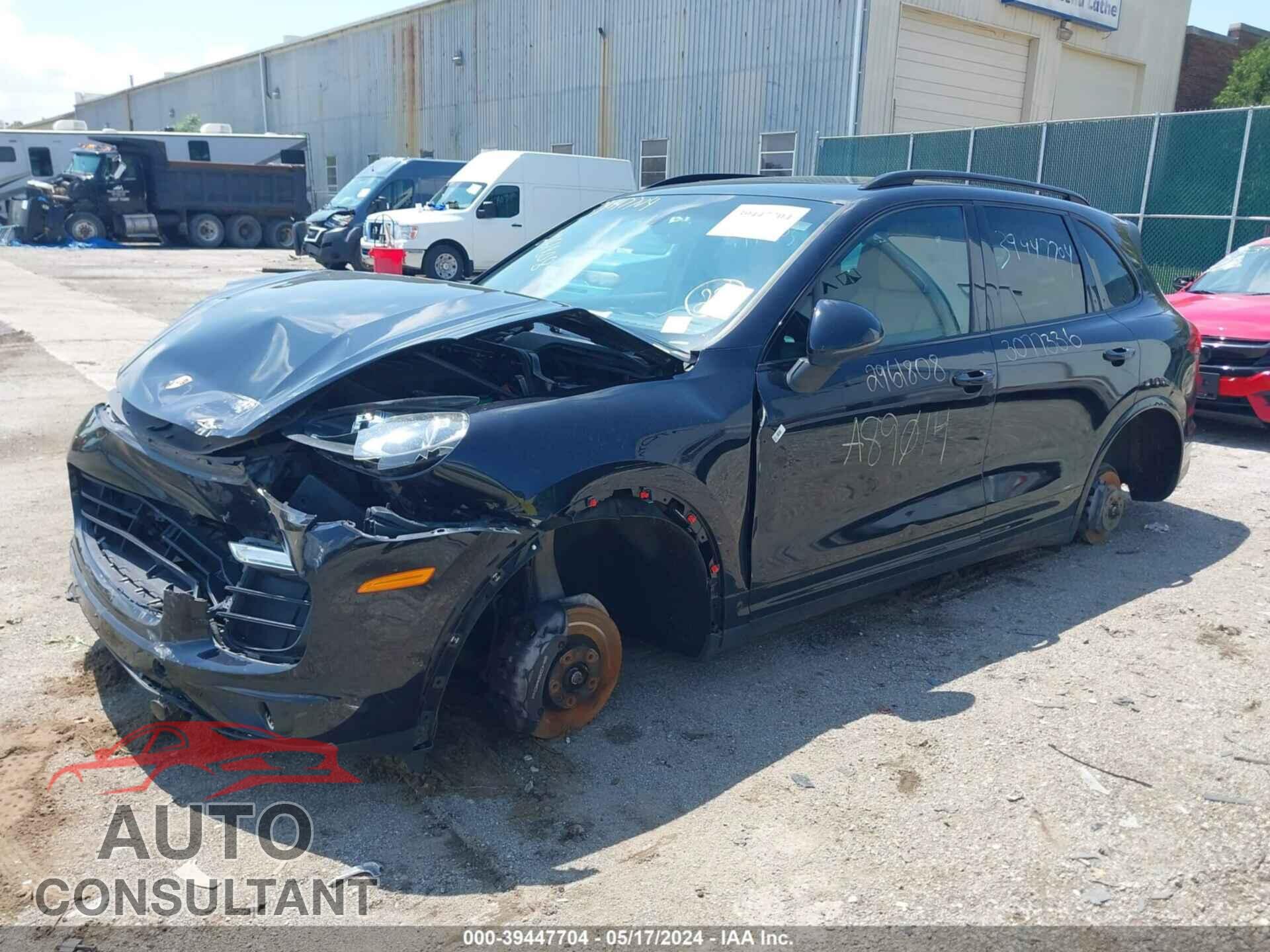 PORSCHE CAYENNE 2017 - WP1AA2A29HKA89014